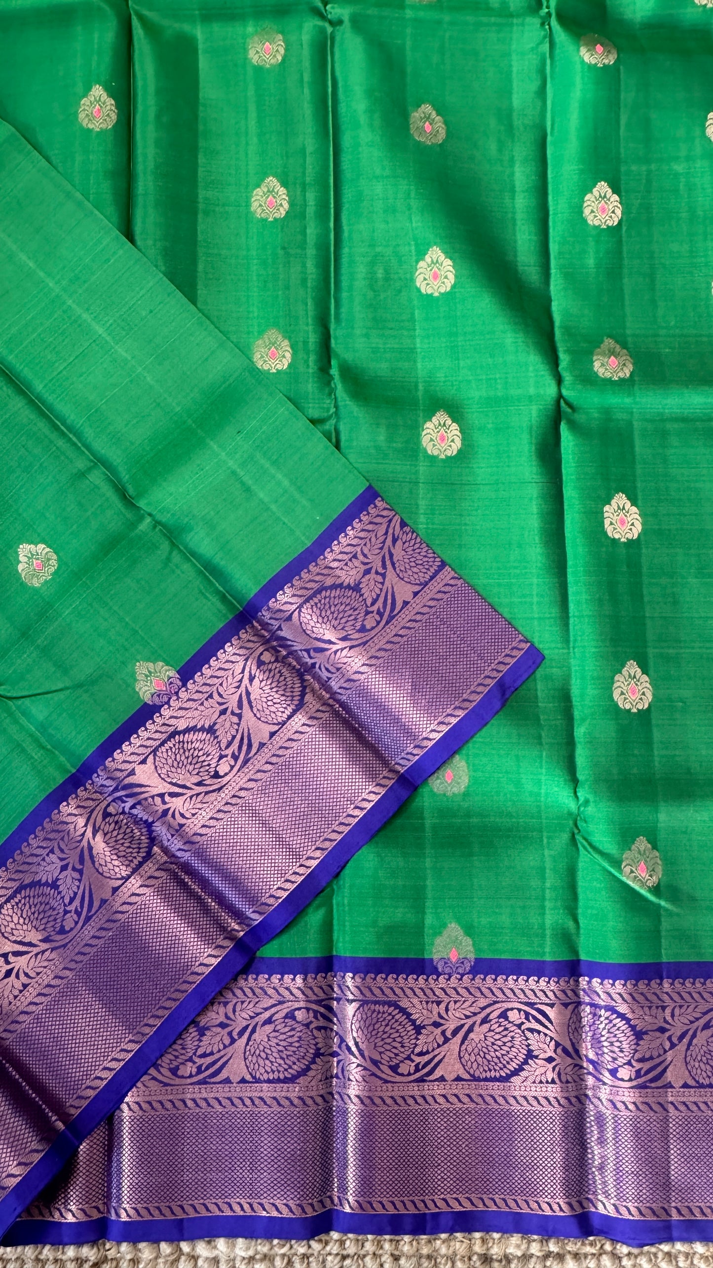 KANJIVARAM PURE SILK HANDLOOM SAREE in Green with Floral border in Royal Blue