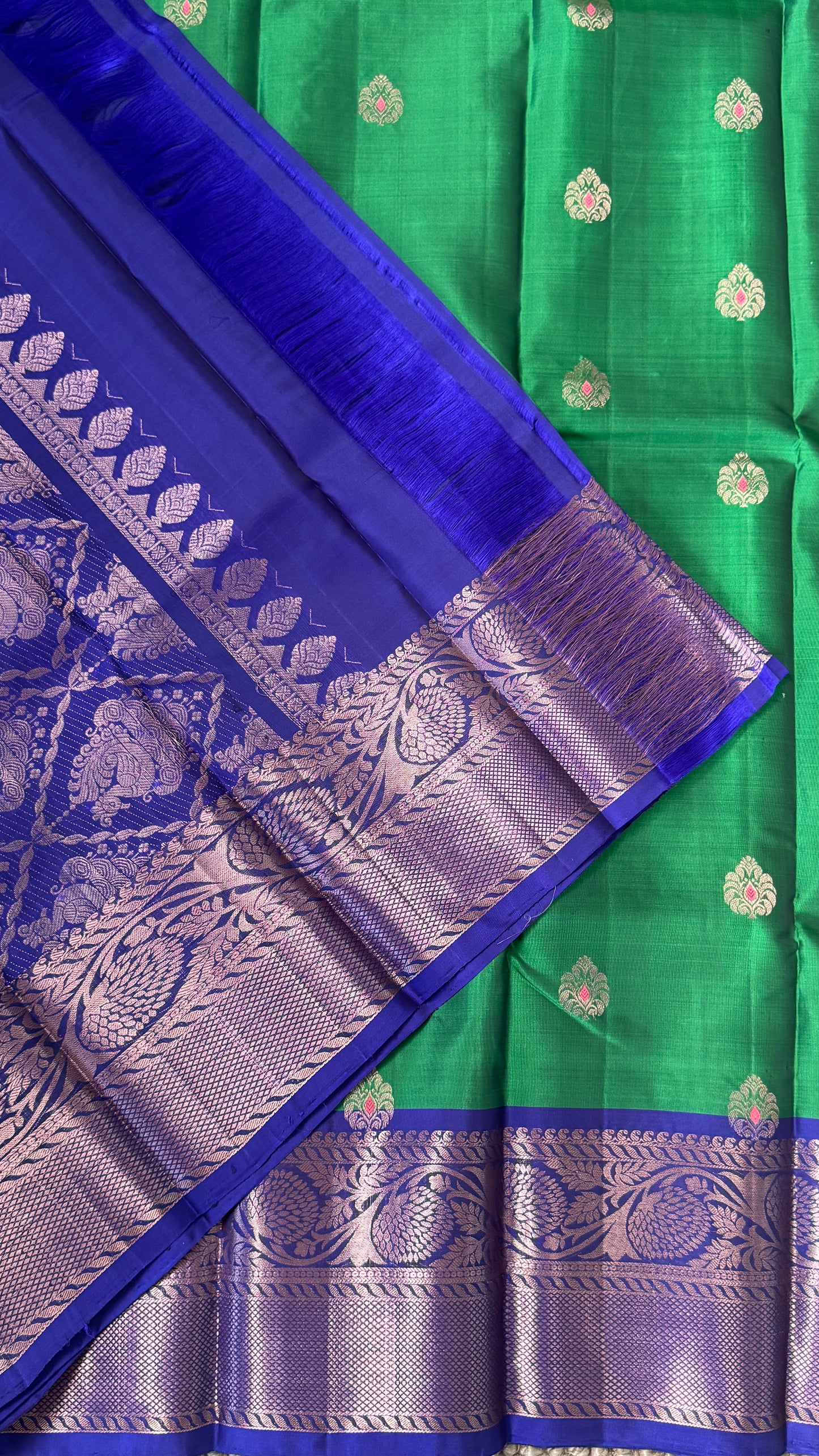 KANJIVARAM PURE SILK HANDLOOM SAREE in Green with Floral border in Royal Blue