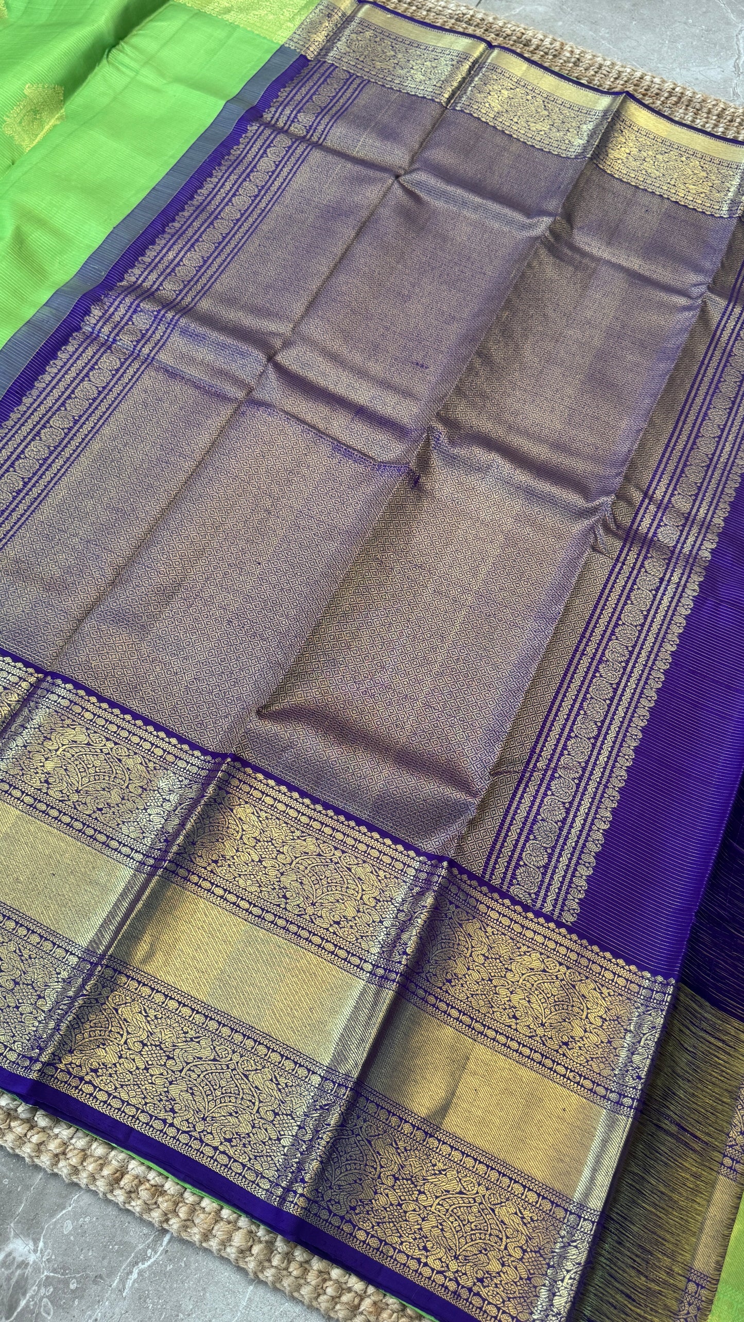 KANJIVARAM PURE SILK HANDLOOM SAREE – PARROT GREEN & PURPLE BORDER