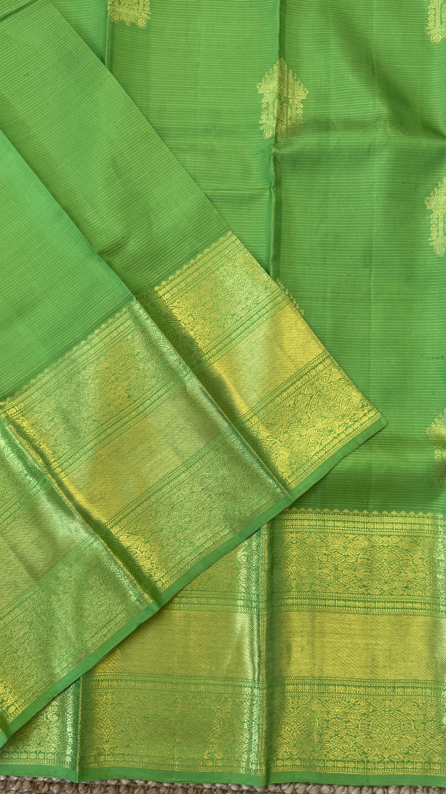 KANJIVARAM PURE SILK HANDLOOM SAREE – PARROT GREEN & PURPLE BORDER