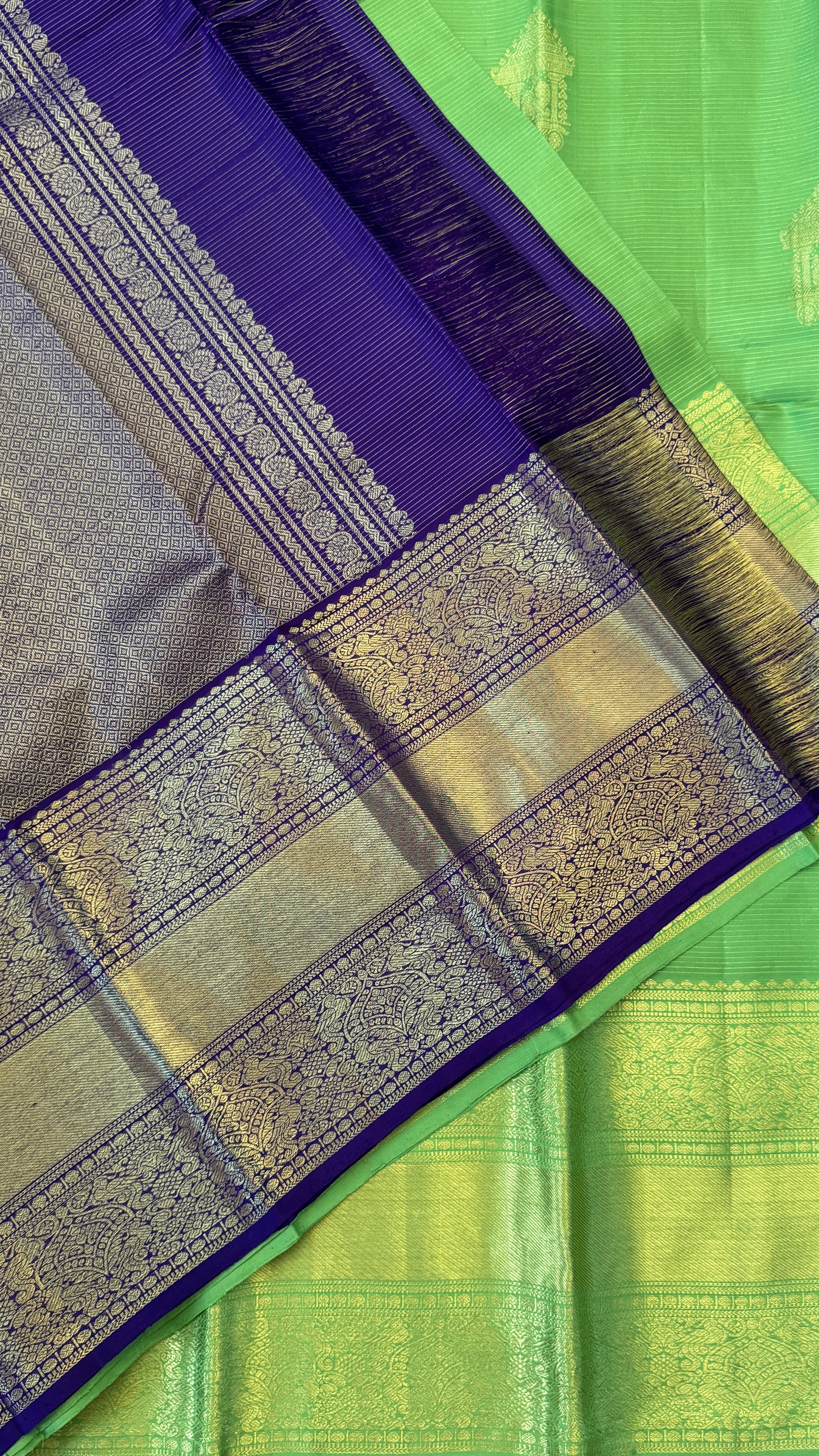 KANJIVARAM PURE SILK HANDLOOM SAREE – PARROT GREEN & PURPLE BORDER