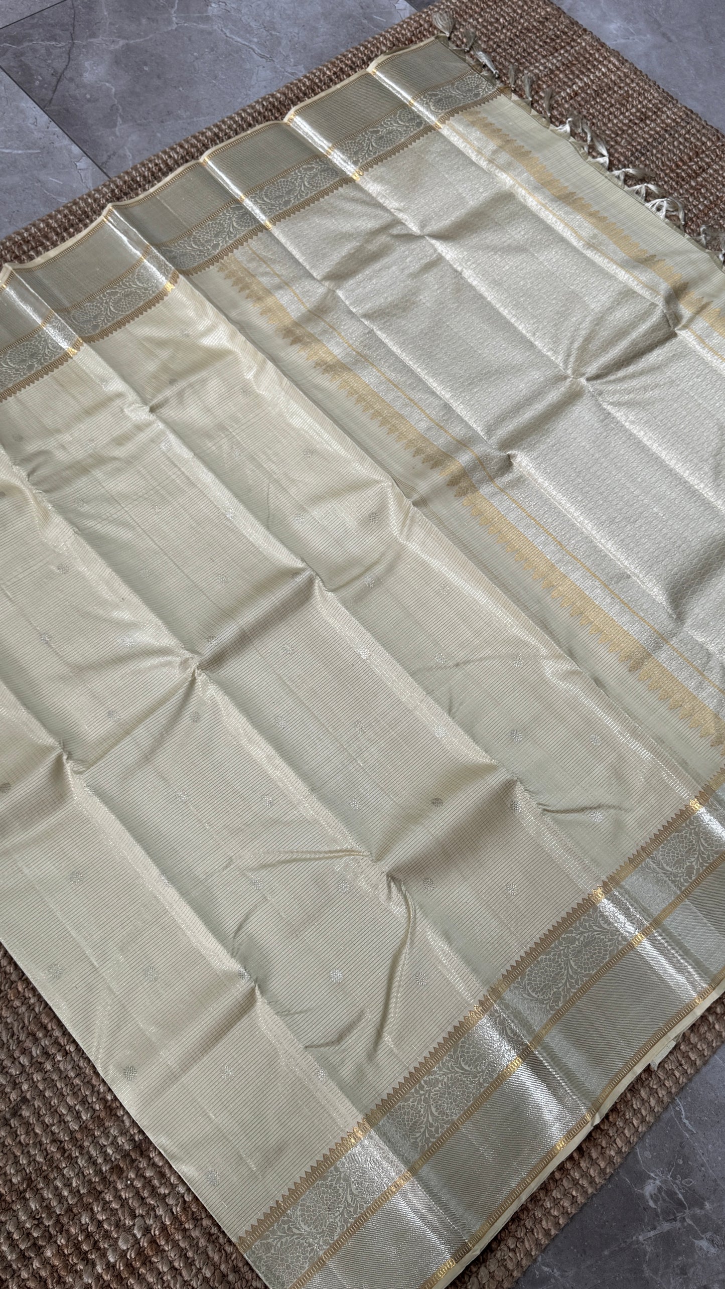 KANJIVARAM PURE SILK SAREE – Checkered Bridal Saree in Beige/Ivory Color