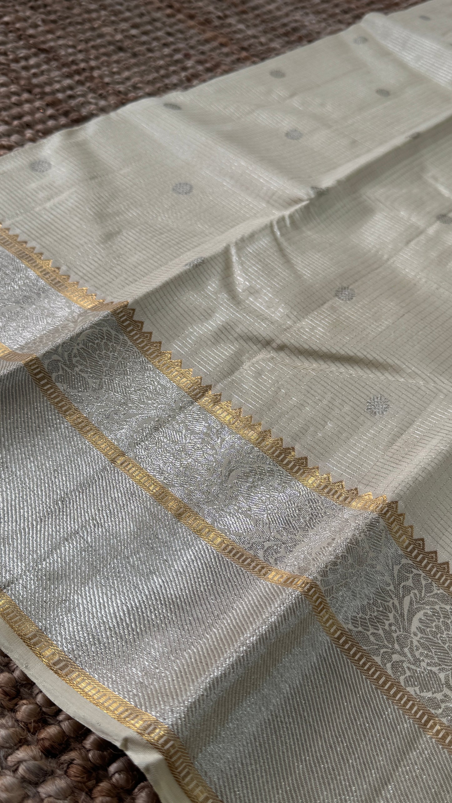 KANJIVARAM PURE SILK SAREE – Checkered Bridal Saree in Beige/Ivory Color