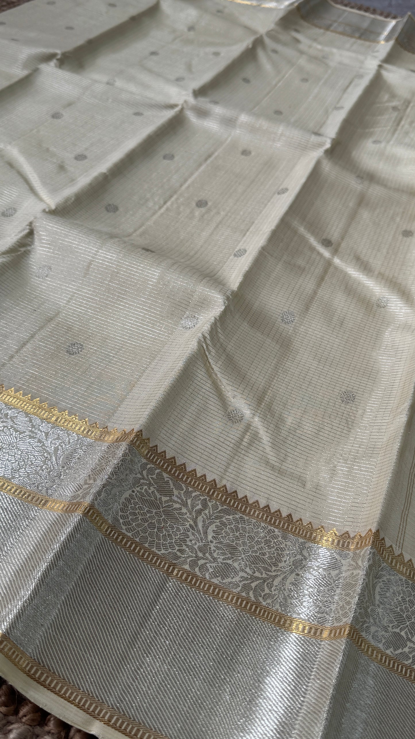 KANJIVARAM PURE SILK SAREE – Checkered Bridal Saree in Beige/Ivory Color