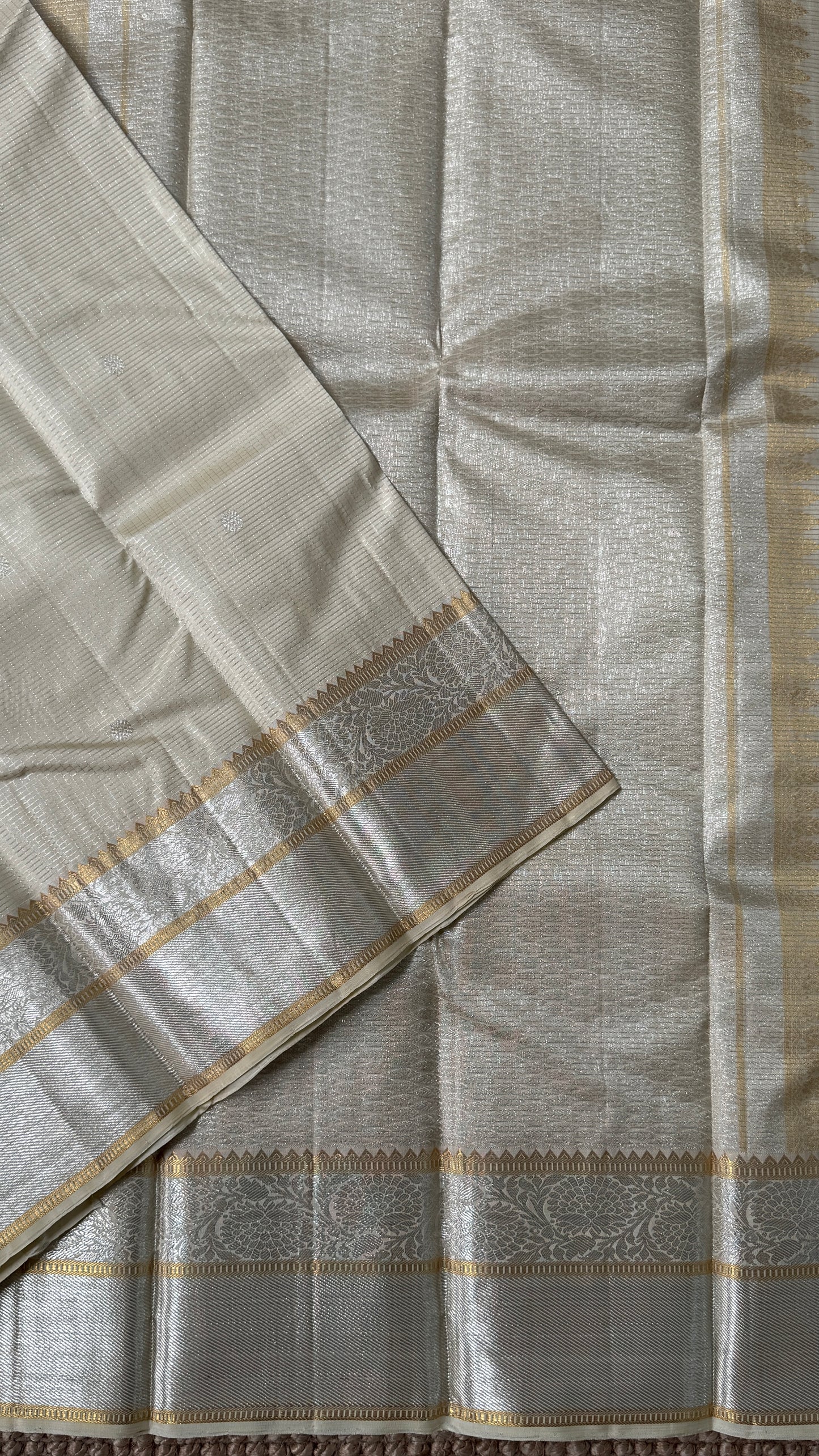 KANJIVARAM PURE SILK SAREE – Checkered Bridal Saree in Beige/Ivory Color