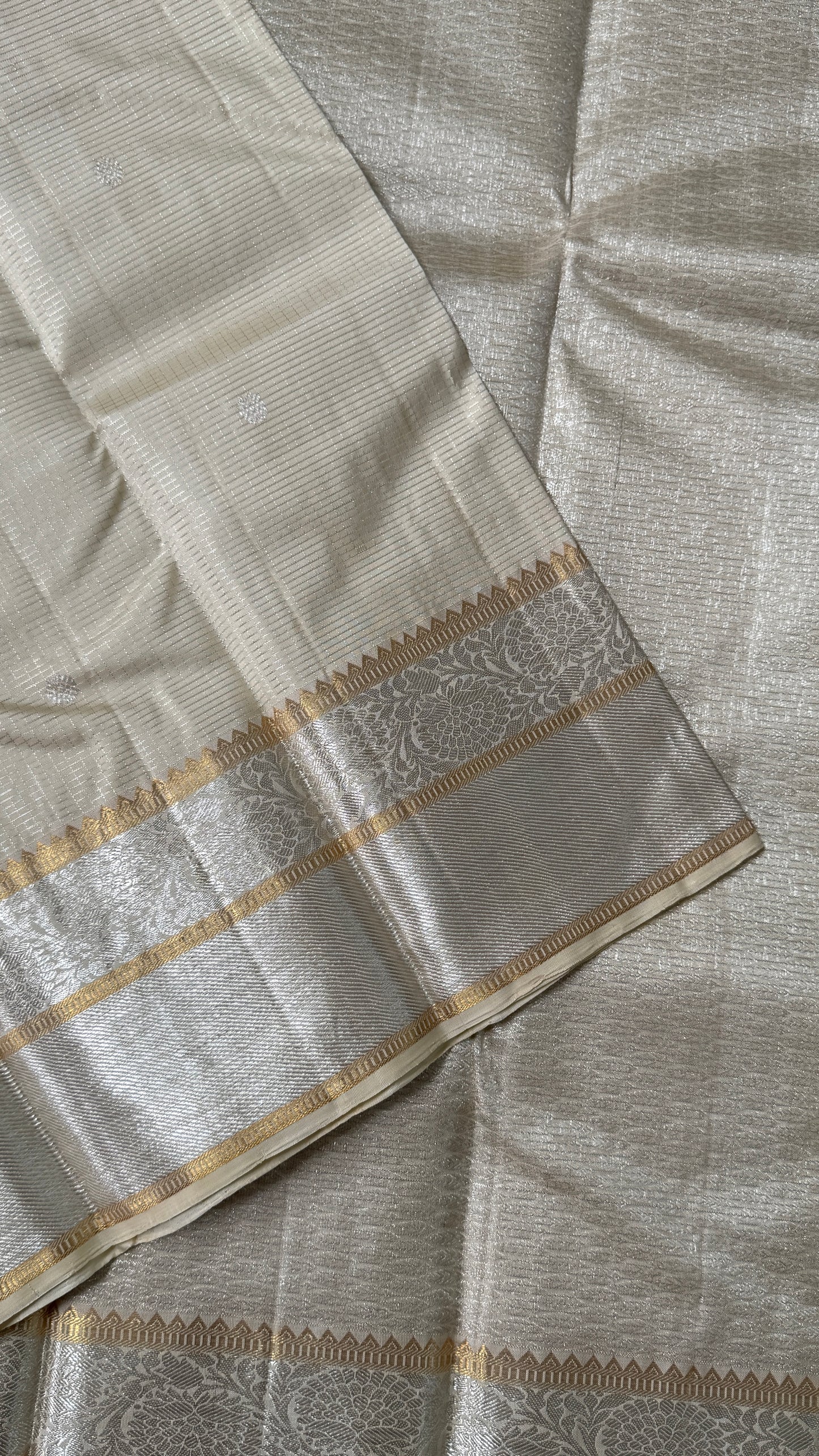 KANJIVARAM PURE SILK SAREE – Checkered Bridal Saree in Beige/Ivory Color