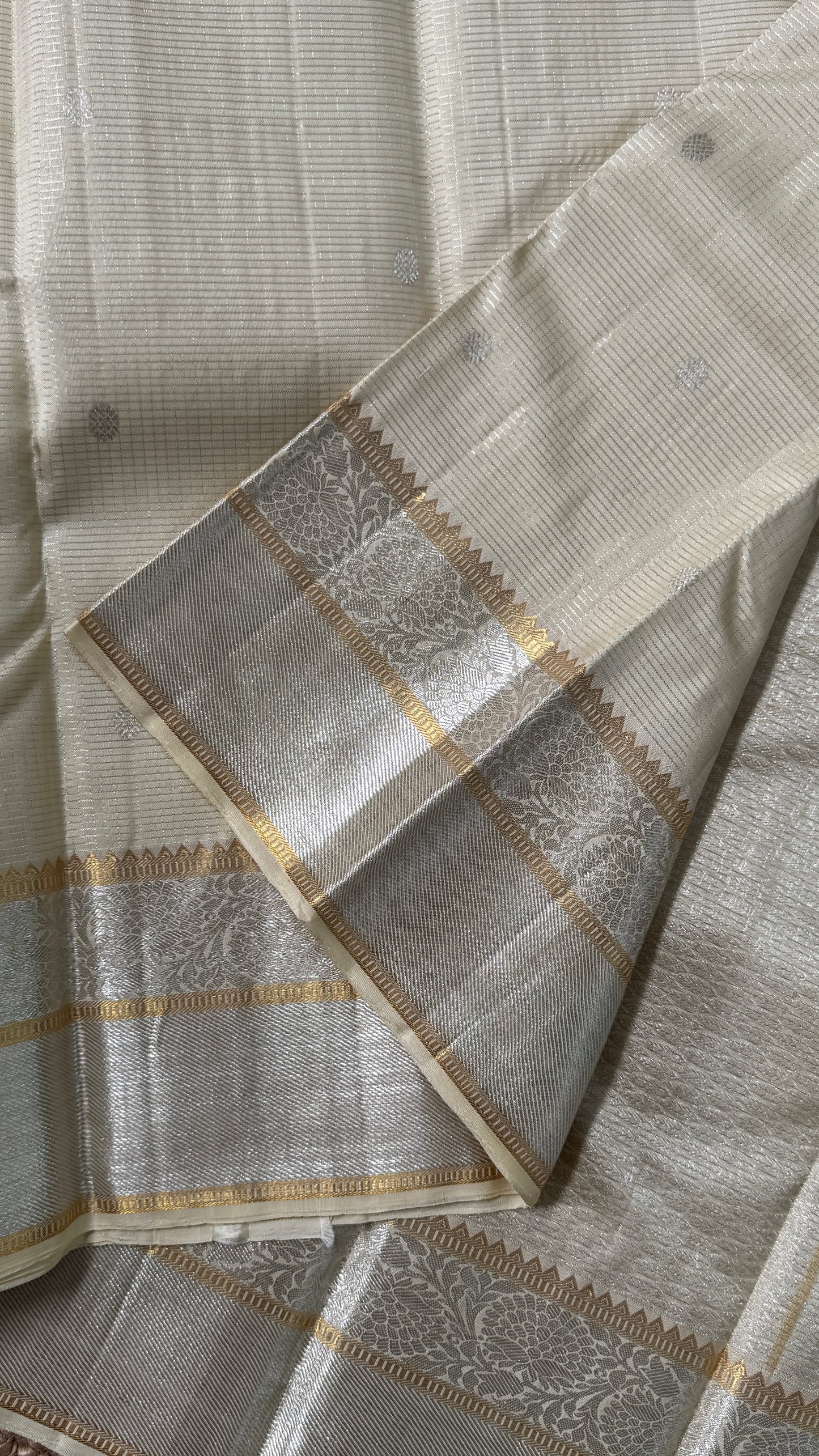 KANJIVARAM PURE SILK SAREE – Checkered Bridal Saree in Beige/Ivory Color