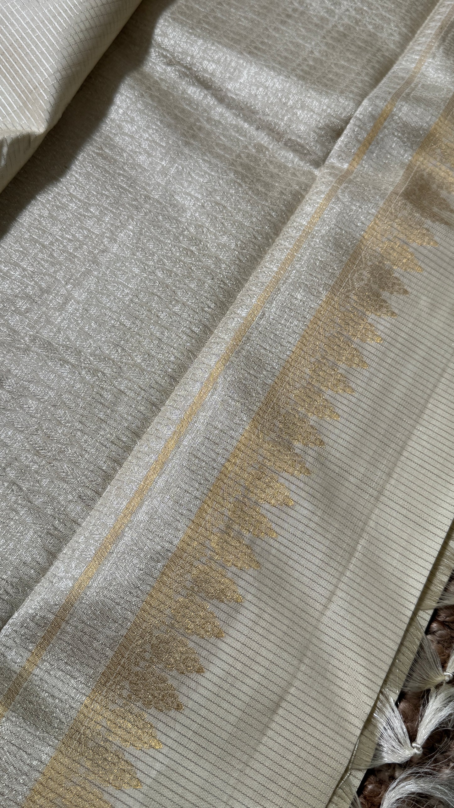KANJIVARAM PURE SILK SAREE – Checkered Bridal Saree in Beige/Ivory Color