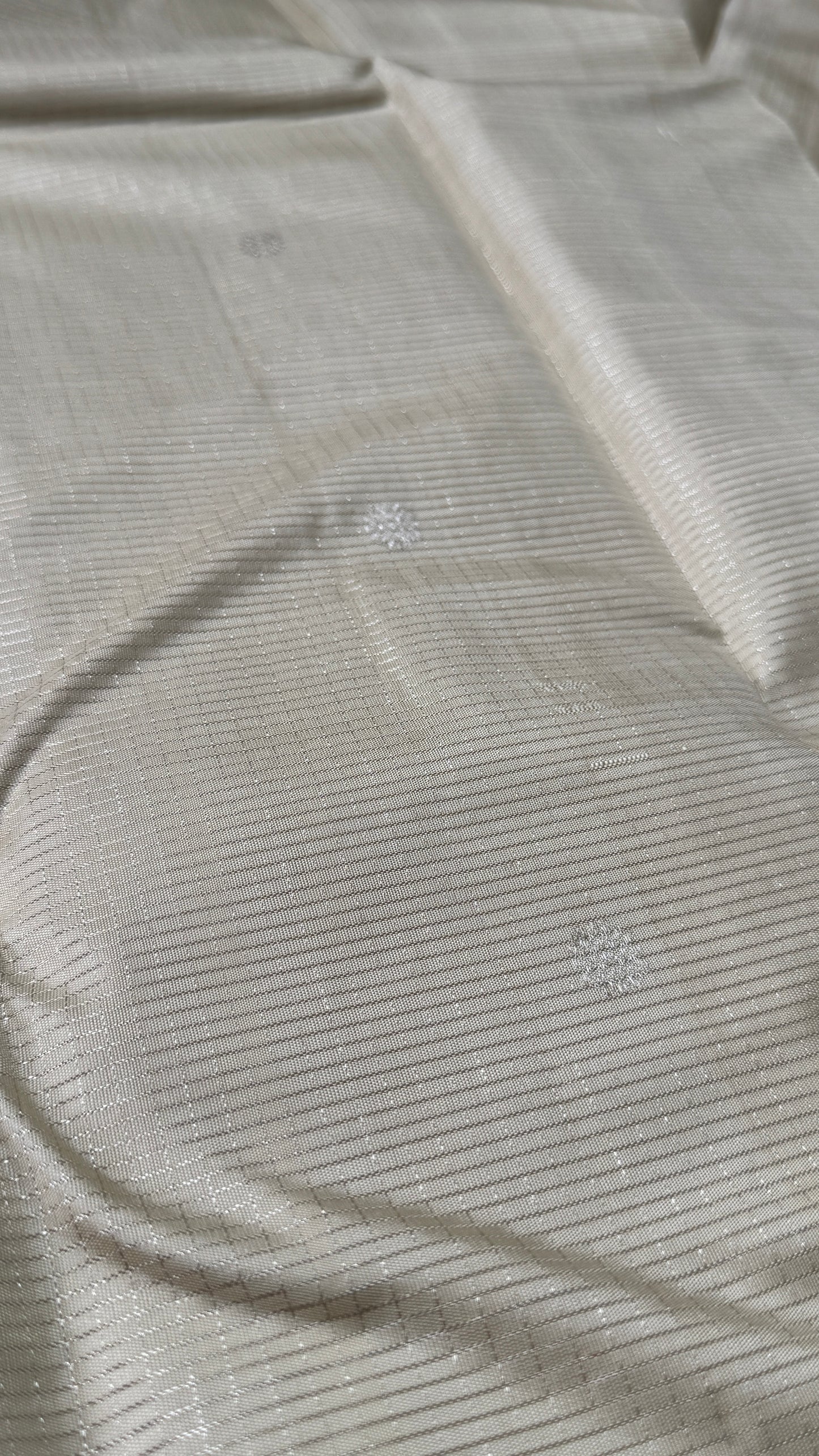 KANJIVARAM PURE SILK SAREE – Checkered Bridal Saree in Beige/Ivory Color