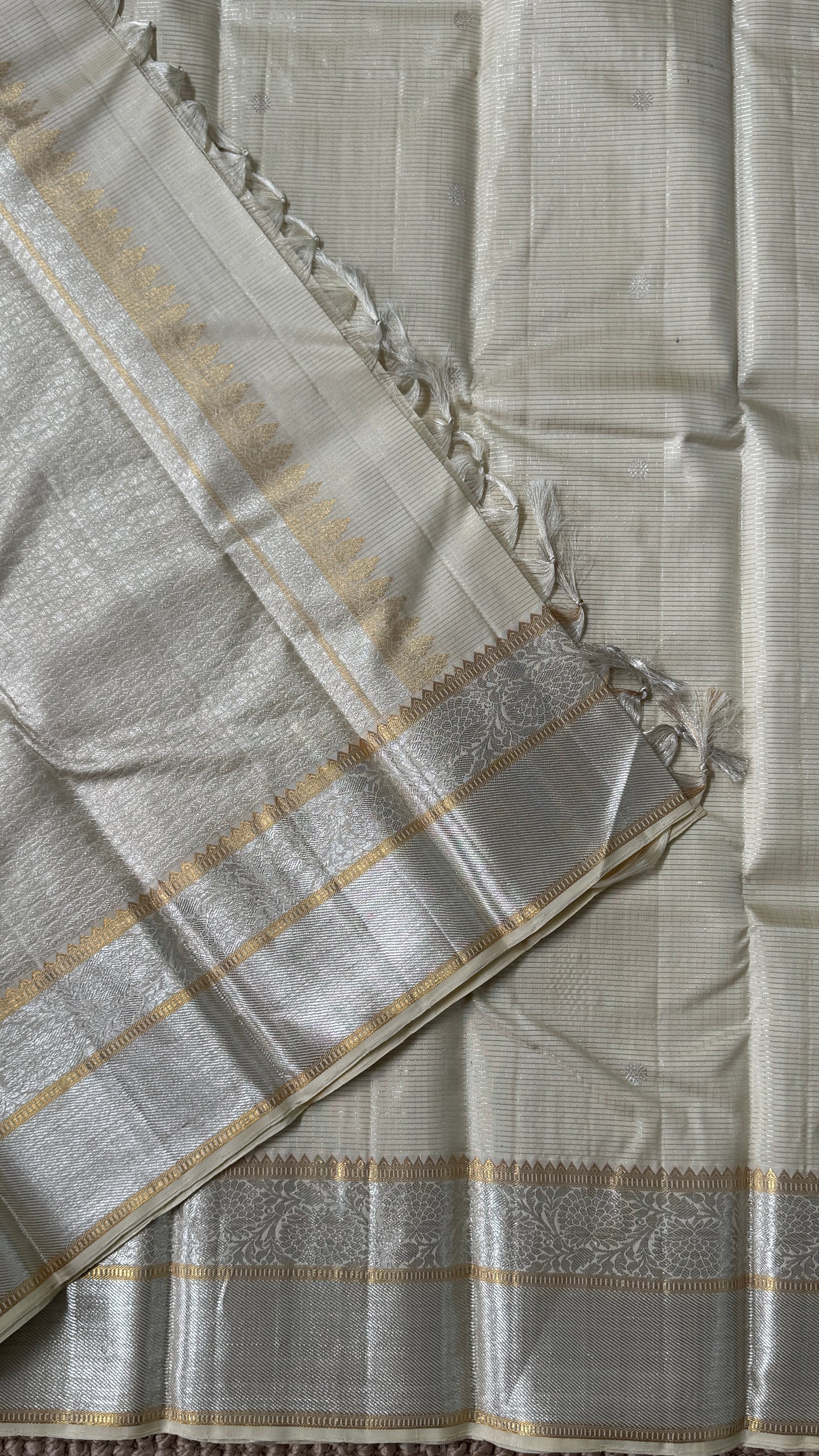 KANJIVARAM PURE SILK SAREE – Checkered Bridal Saree in Beige/Ivory Color