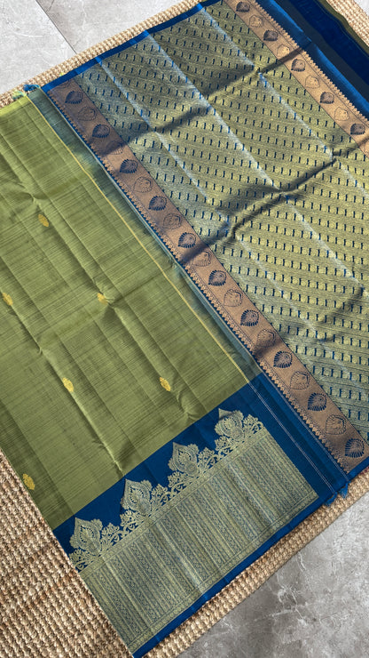 KANJIVARAM PURE SILK HANDLOOM SAREE – GREYISH GREEN WITH CONTRAST BLUE PALLU