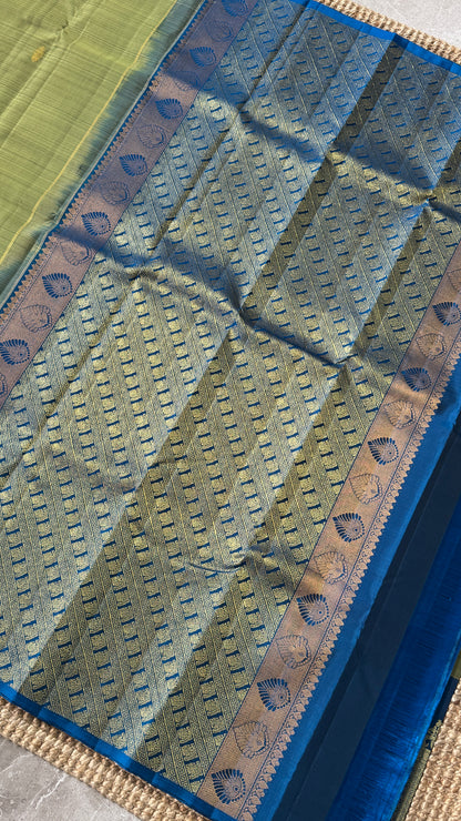 KANJIVARAM PURE SILK HANDLOOM SAREE – GREYISH GREEN WITH CONTRAST BLUE PALLU