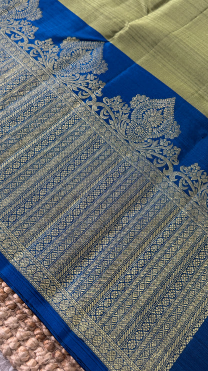 KANJIVARAM PURE SILK HANDLOOM SAREE – GREYISH GREEN WITH CONTRAST BLUE PALLU