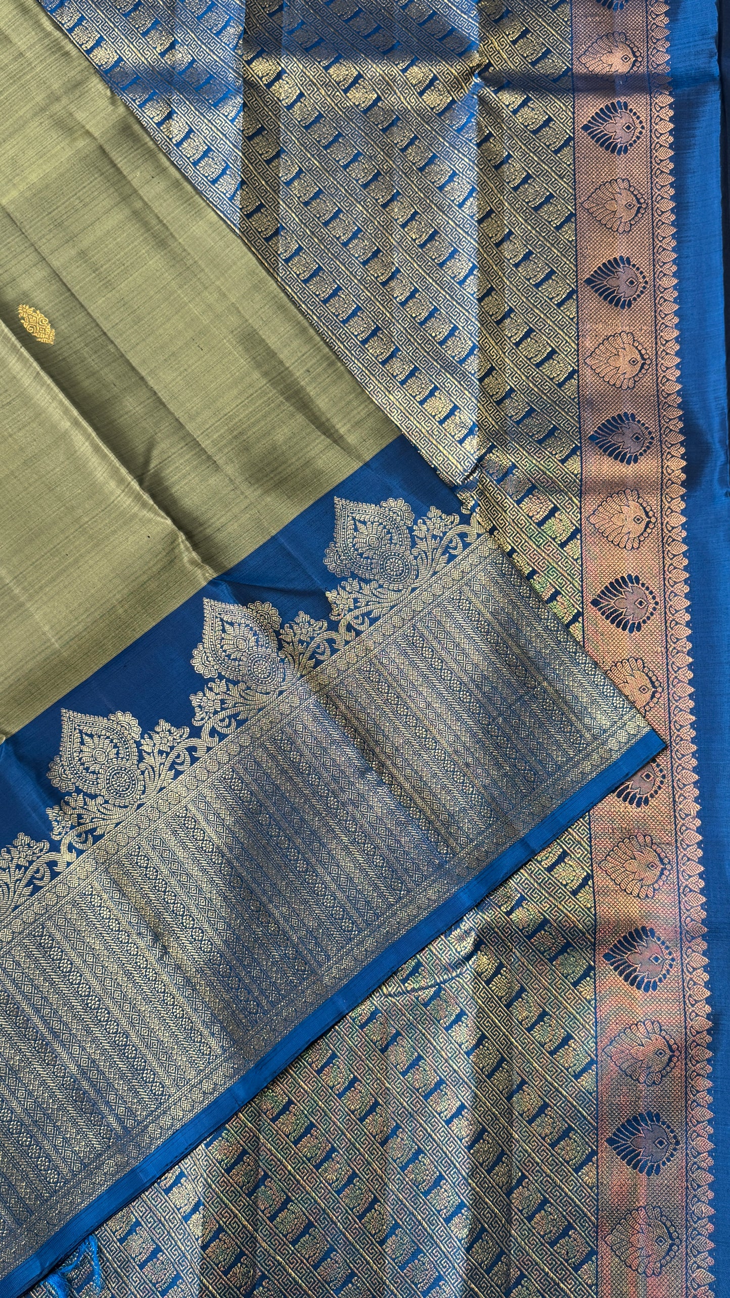 KANJIVARAM PURE SILK HANDLOOM SAREE – GREYISH GREEN WITH CONTRAST BLUE PALLU