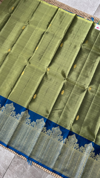 KANJIVARAM PURE SILK HANDLOOM SAREE – GREYISH GREEN WITH CONTRAST BLUE PALLU
