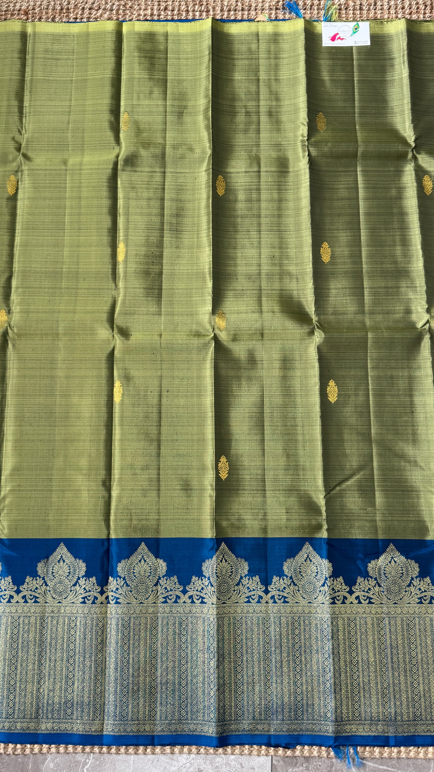 KANJIVARAM PURE SILK HANDLOOM SAREE – GREYISH GREEN WITH CONTRAST BLUE PALLU