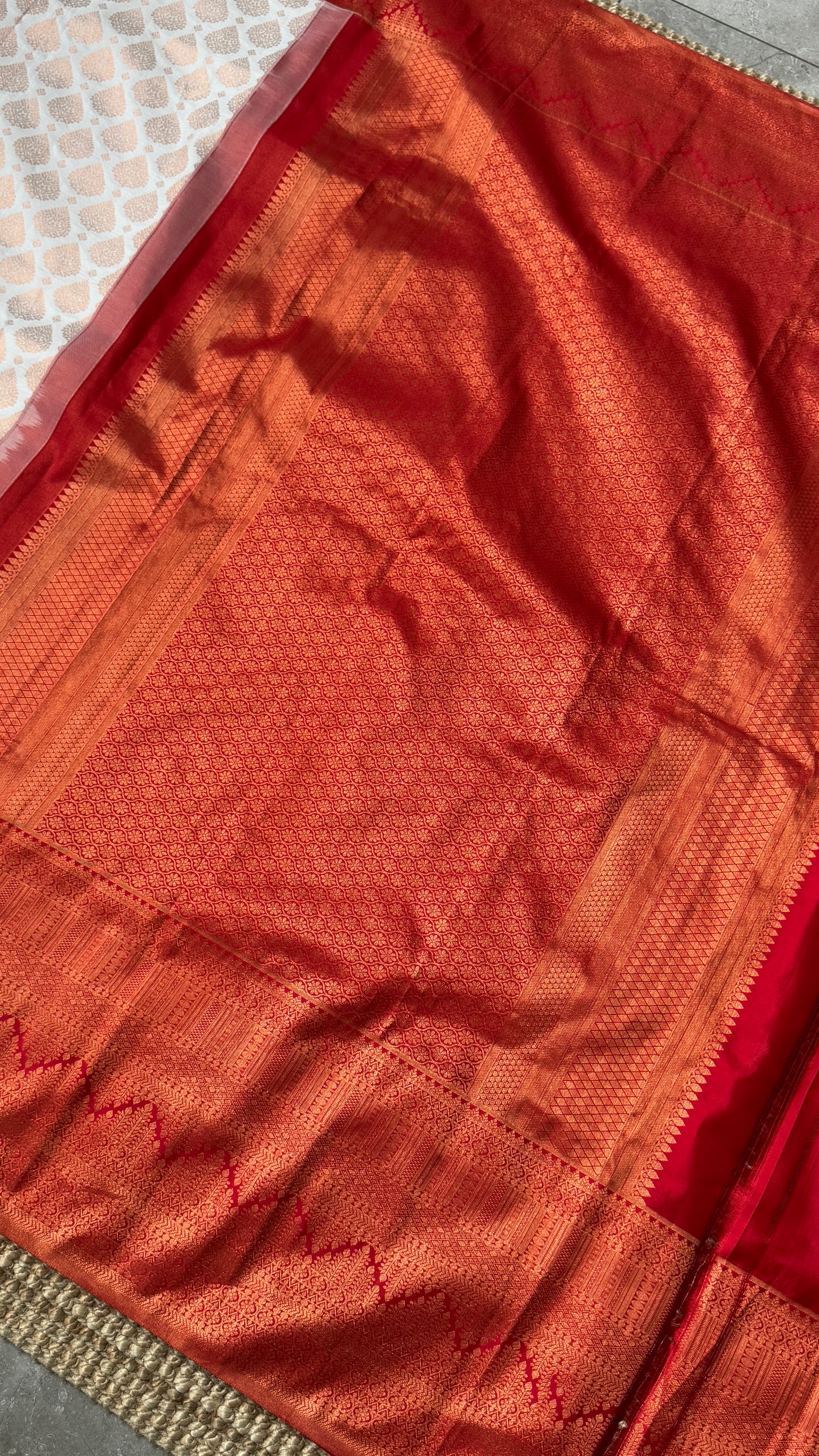 Bridal KANJIVARAM PURE SILK HANDLOOM SAREE in White and Deep Red