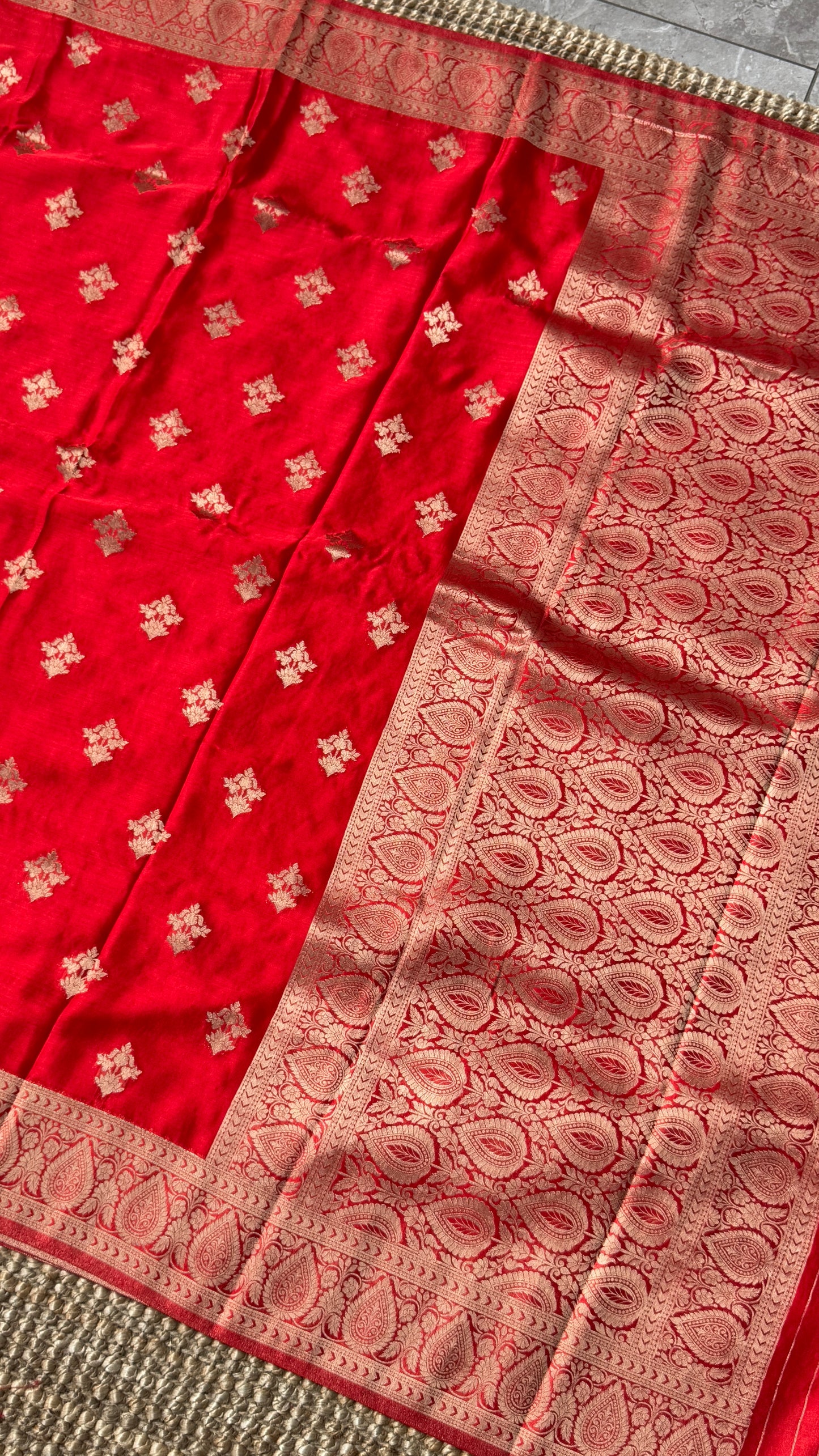 Elegant Georgette Crepe Silk Saree with Antique Gold Banarasi Borders - Red