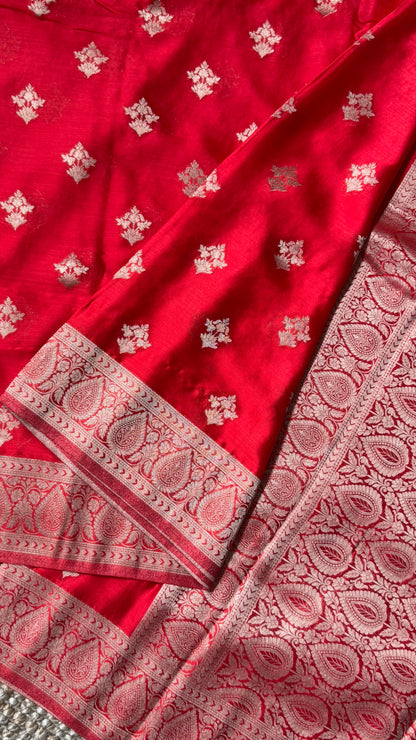 Elegant Georgette Crepe Silk Saree with Antique Gold Banarasi Borders - Red