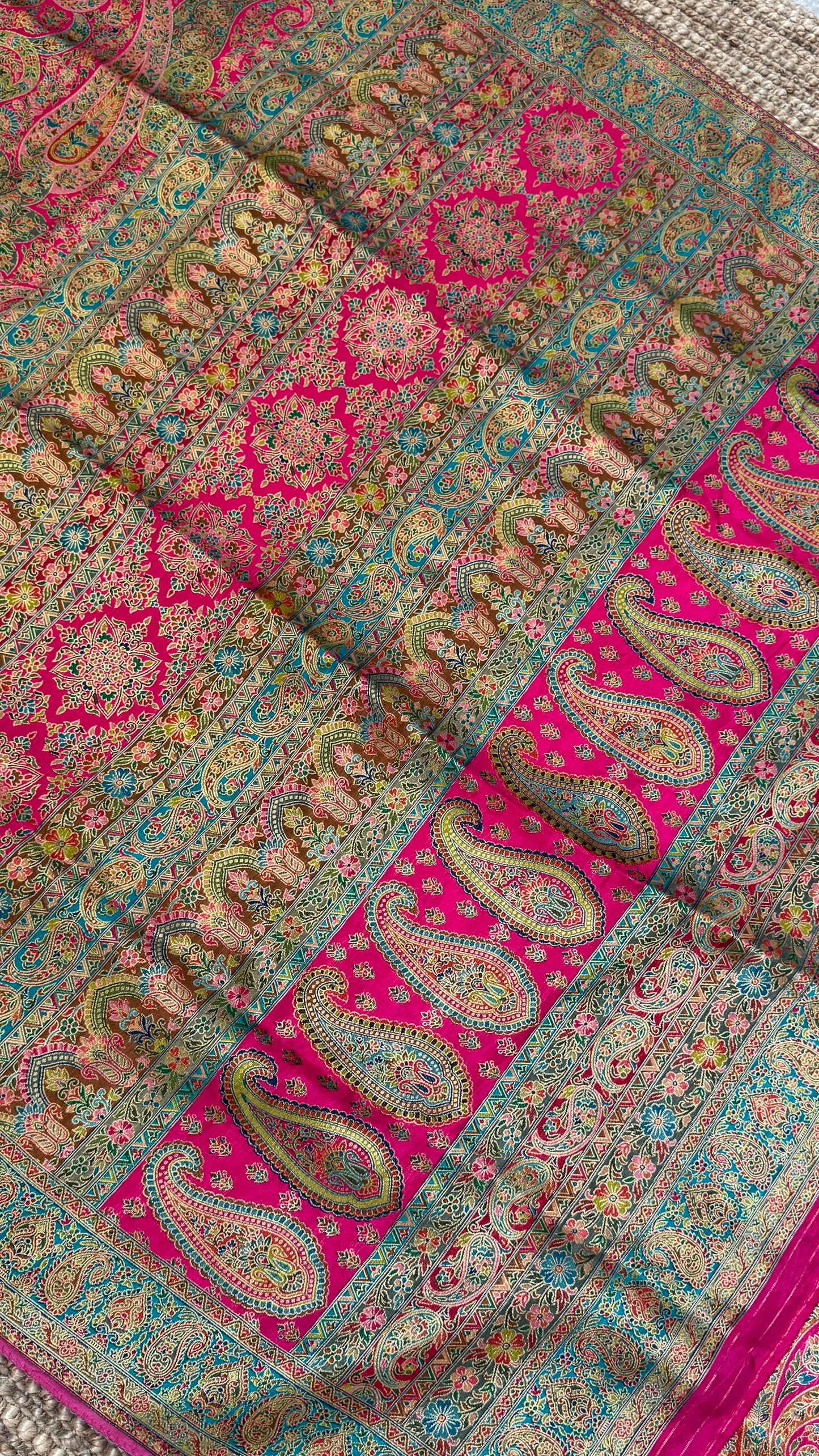 A Kashmiri Pashmina Banarasi Handwoven Floral Saree - Pink