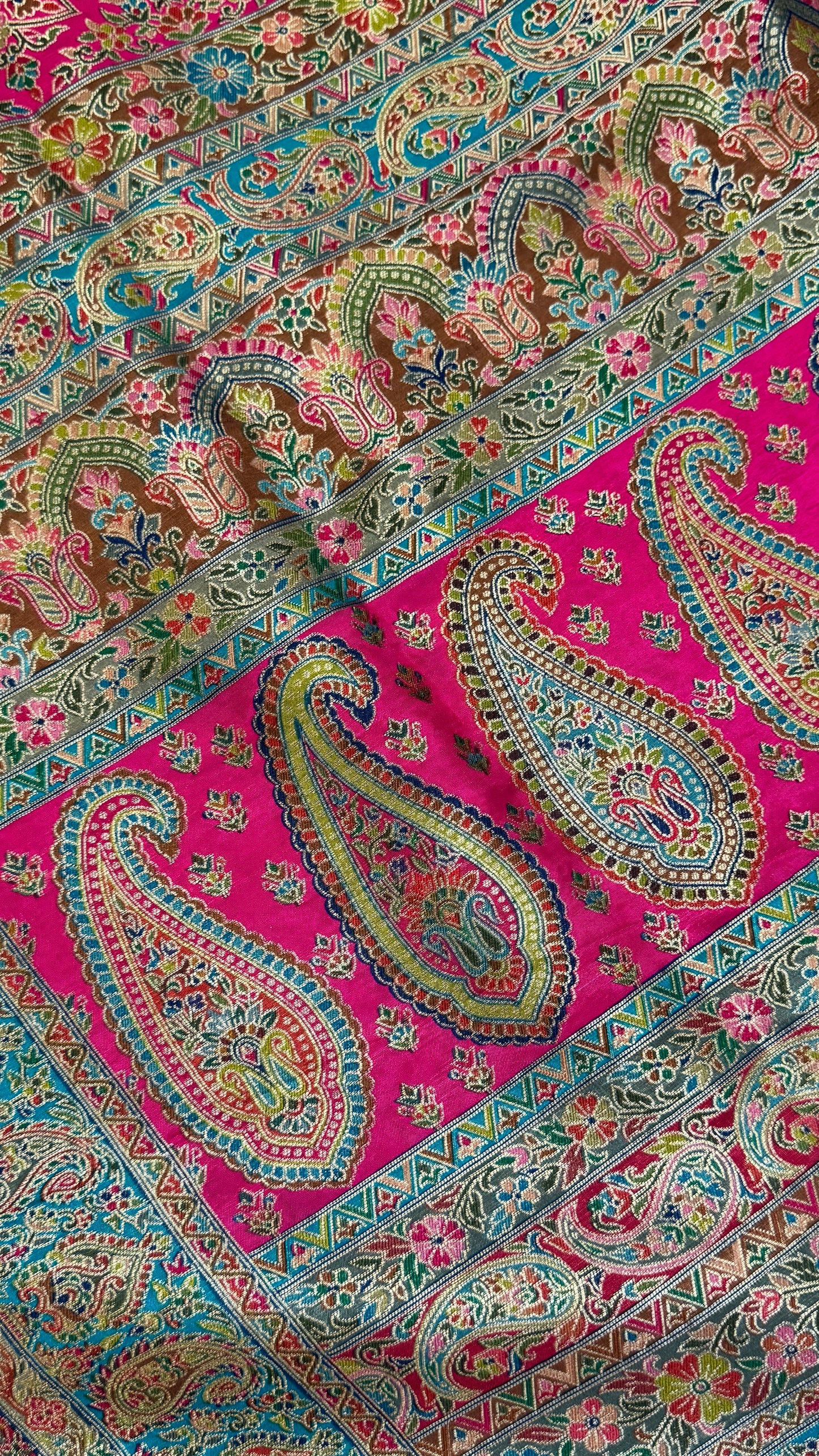 A Kashmiri Pashmina Banarasi Handwoven Floral Saree - Pink