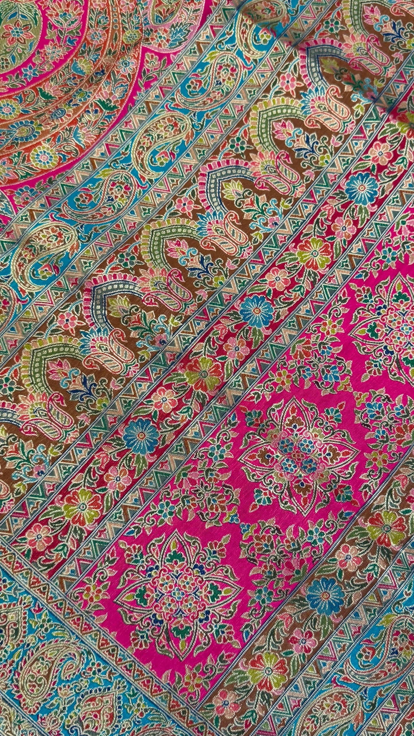 A Kashmiri Pashmina Banarasi Handwoven Floral Saree - Pink