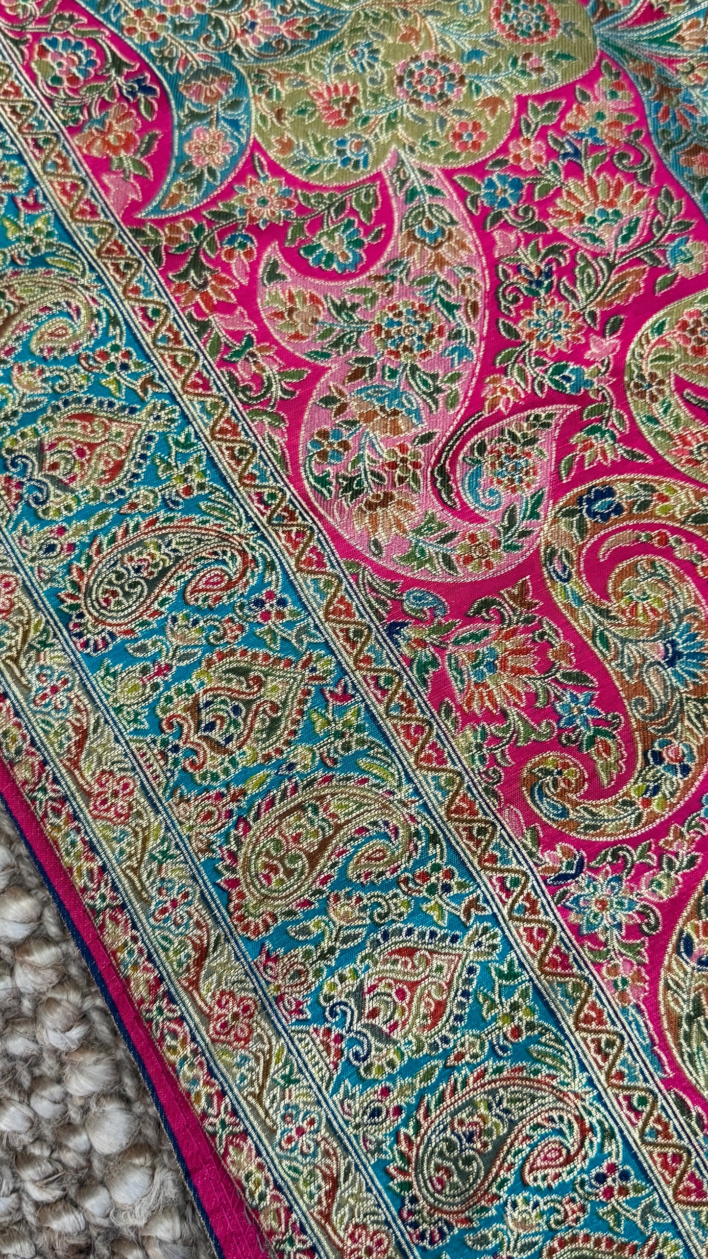 A Kashmiri Pashmina Banarasi Handwoven Floral Saree - Pink