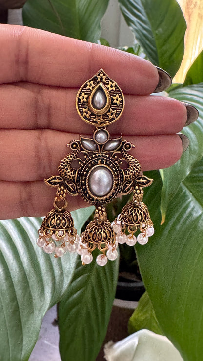 Gorgeous Designer Hangings Set - Pearl / White Stone