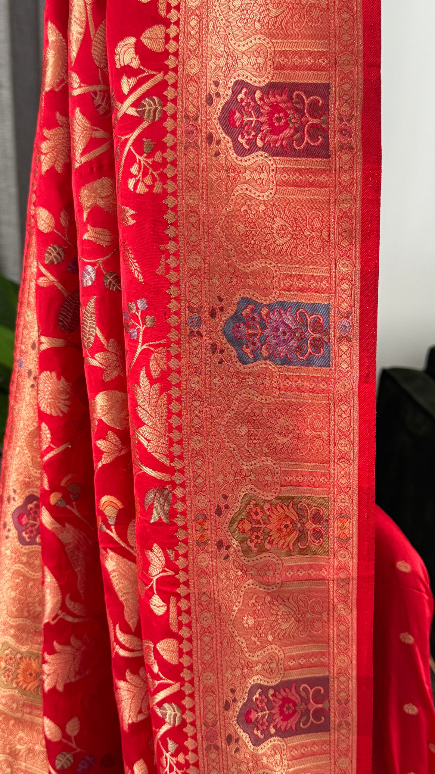 Soft Silk Banarasi Sarees with Meenakari Detailing - Red