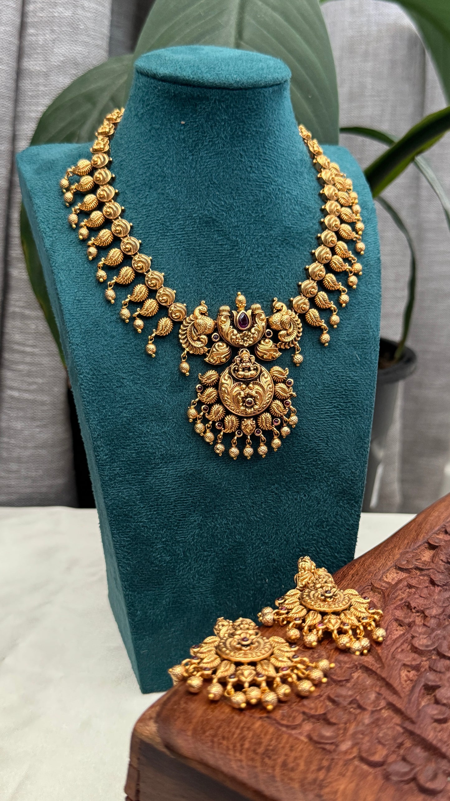 Temple Jewellery Set – Short length Lakshmi and Mango set with Earrings