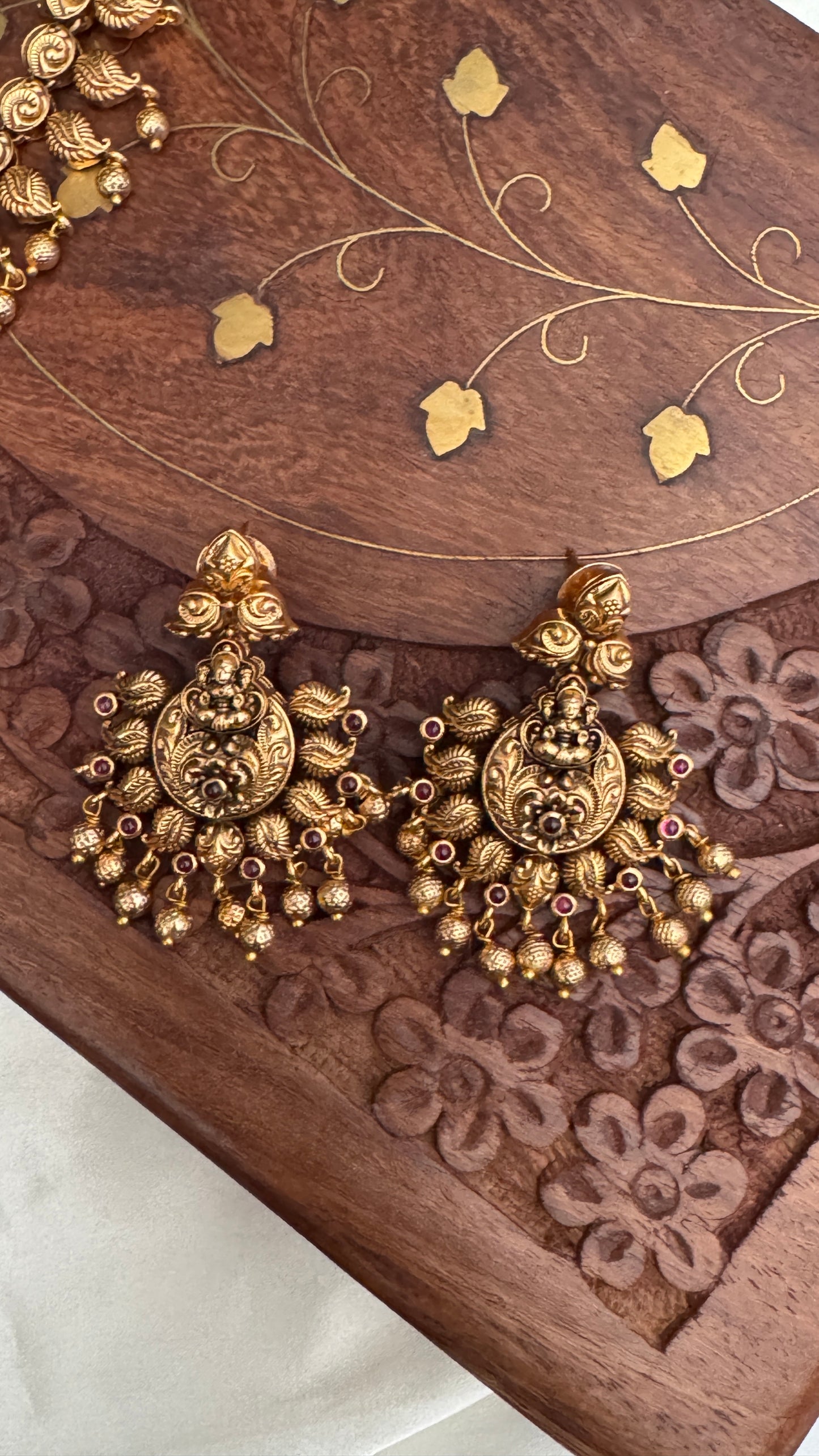 Temple Jewellery Set – Short length Lakshmi and Mango set with Earrings