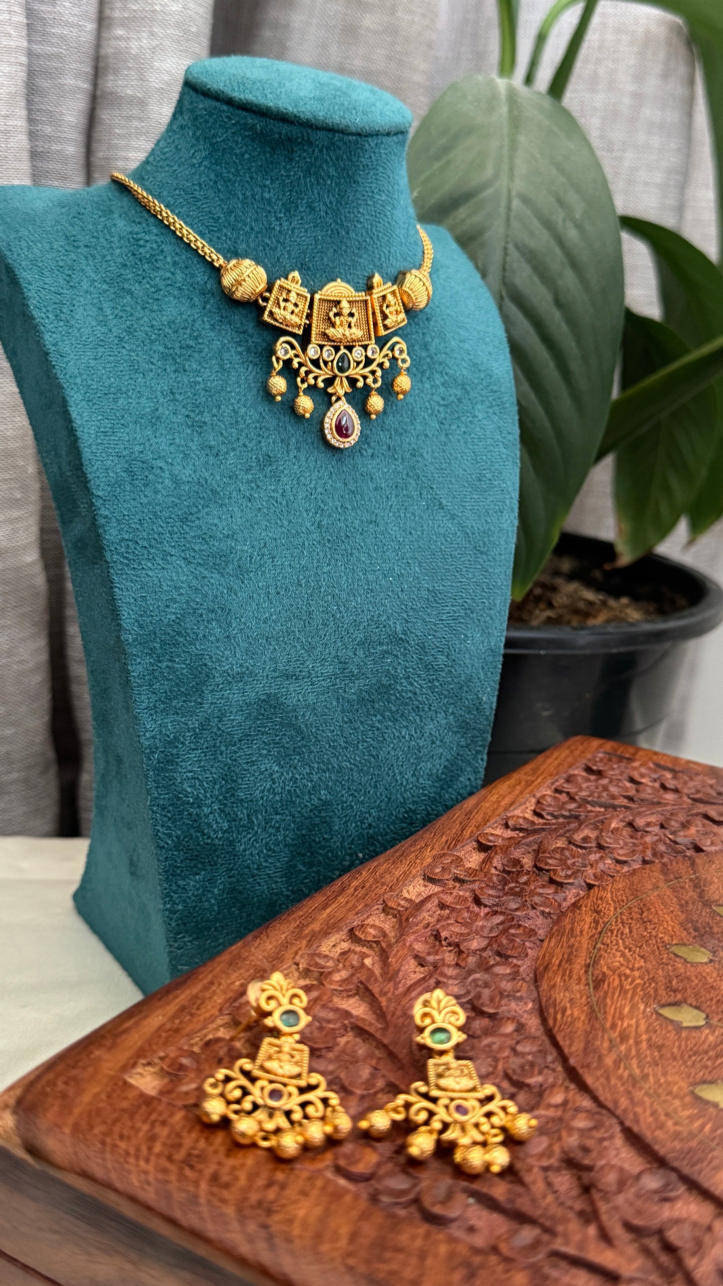 Lakshmi Choker set