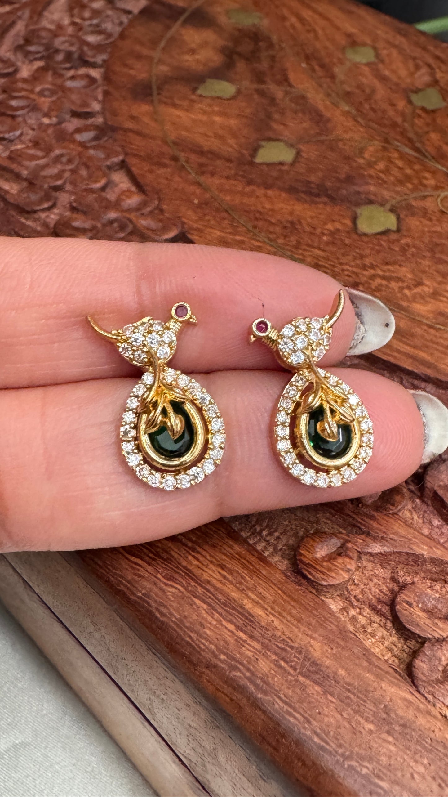 Simple Necklace Set with Green Stone