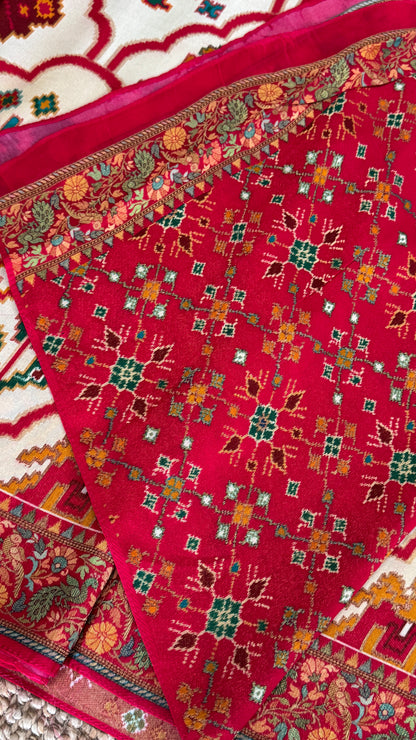 A Kashmiri Pashmina Banarasi Handwoven Storytelling Sarees Patola Pattern - Beige