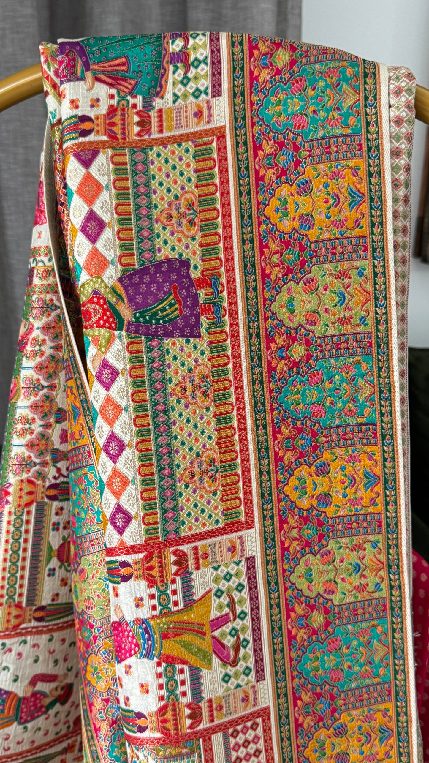 A Kashmiri Pashmina Banarasi Handwoven Storytelling Sarees - Half White