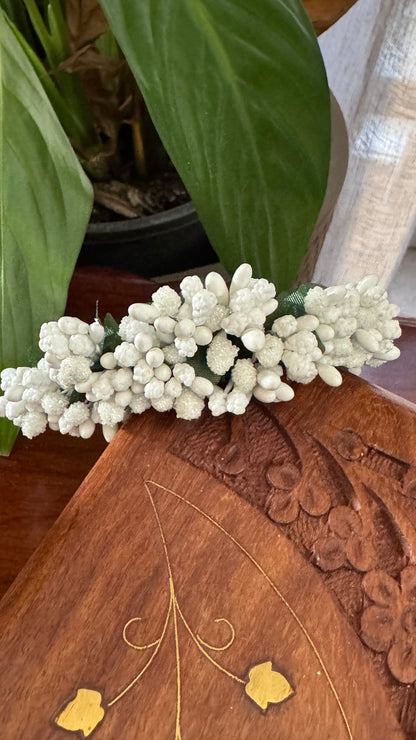 Artificial Pollen Gajra - White