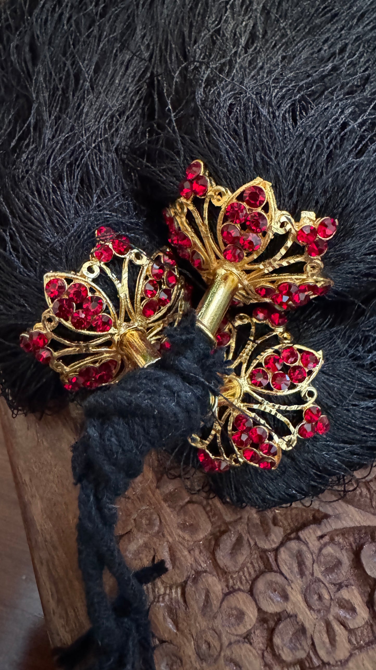 Jada Kuchulu – Kemp Stone Hair Accessories
