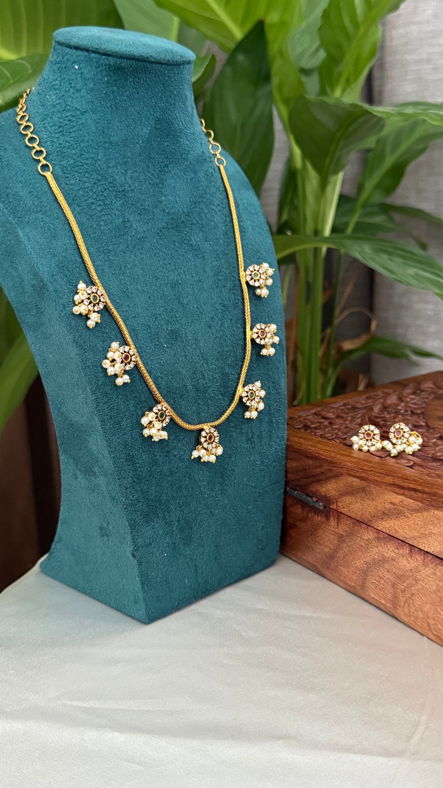 Simple and Elegant Necklace set