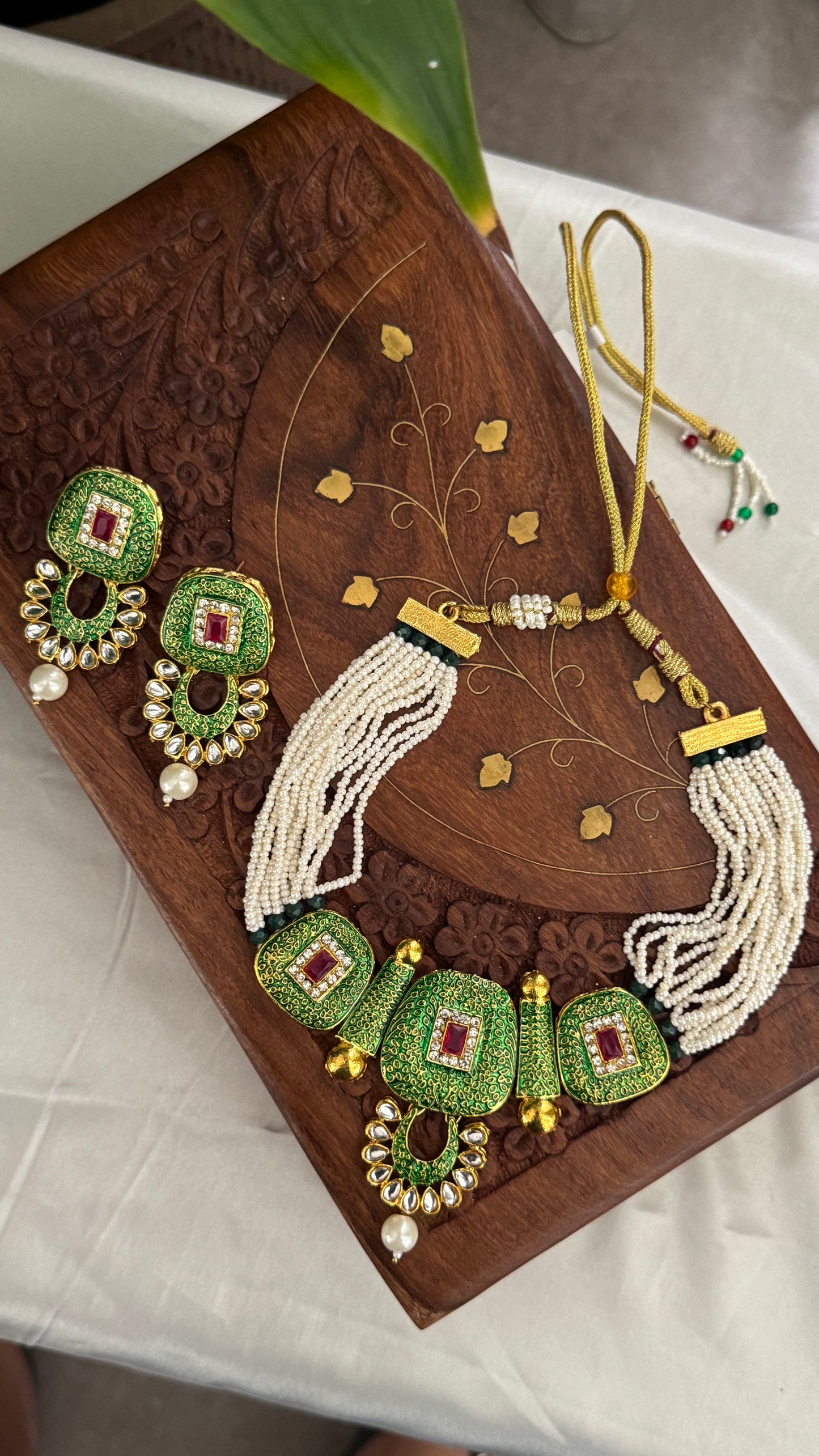 Kundan Polki Diamond Choker Set – White Beaded Indian Bridal Jewellery