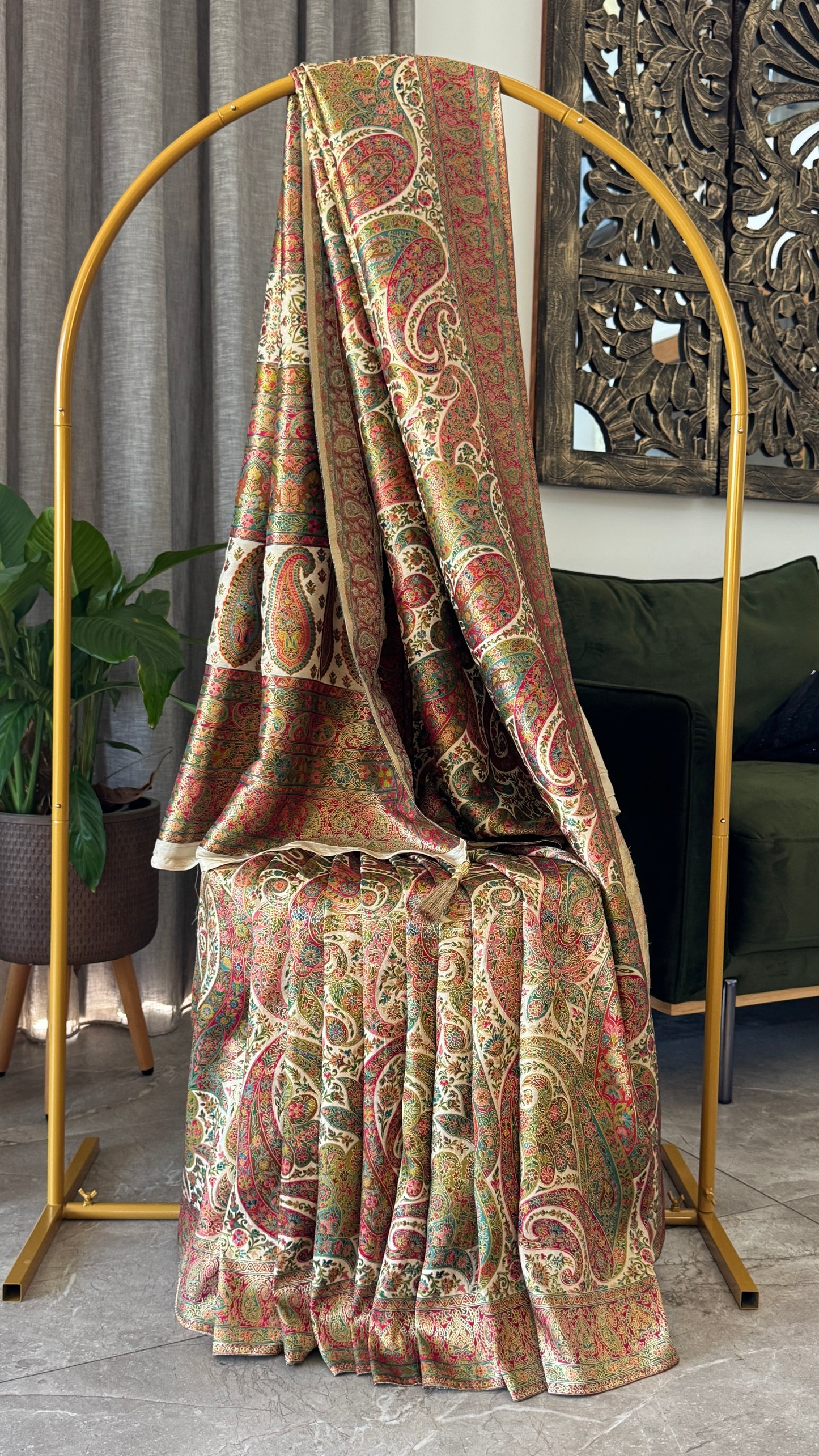A Kashmiri Pashmina Banarasi Handwoven Floral Sarees - Half White