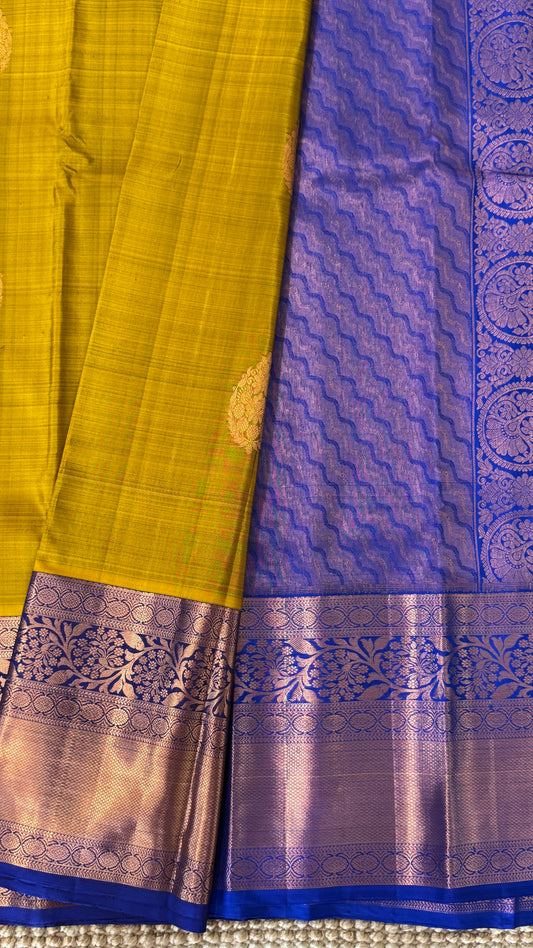 KANJIVARAM PURE SILK HANDLOOM SAREE in Olive Green and contrast Royal Blue Border and Pallu (Copy)