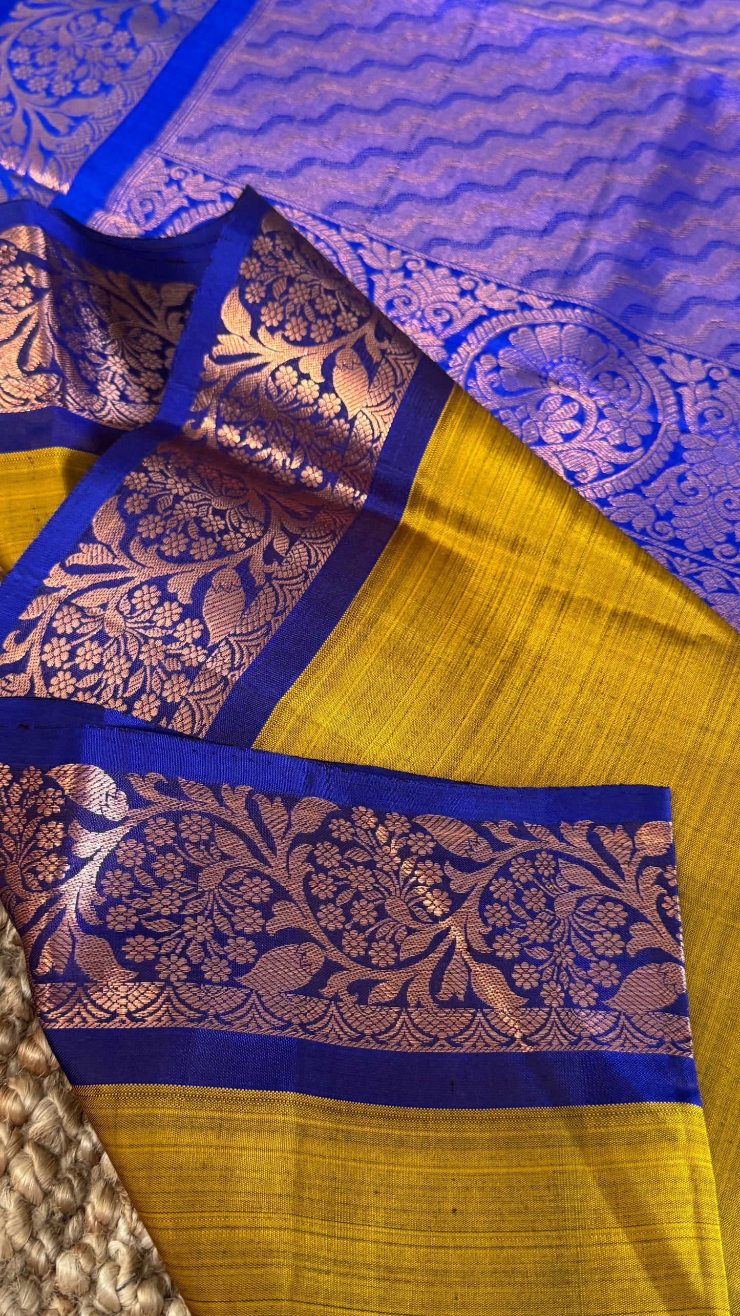 KANJIVARAM PURE SILK HANDLOOM SAREE in Olive Green and contrast Royal Blue Border and Pallu (Copy)
