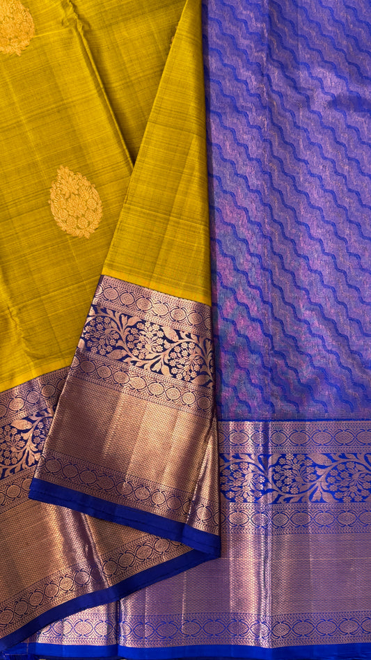 KANJIVARAM PURE SILK HANDLOOM SAREE in Olive Green and contrast Royal Blue Border and Pallu (Copy)