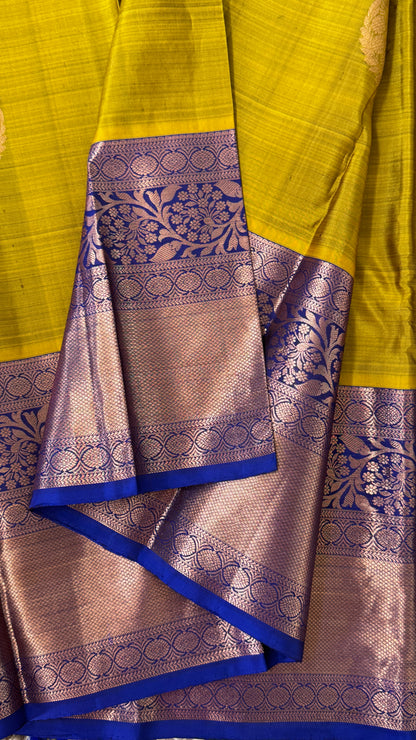 KANJIVARAM PURE SILK HANDLOOM SAREE in Olive Green and contrast Royal Blue Border and Pallu (Copy)