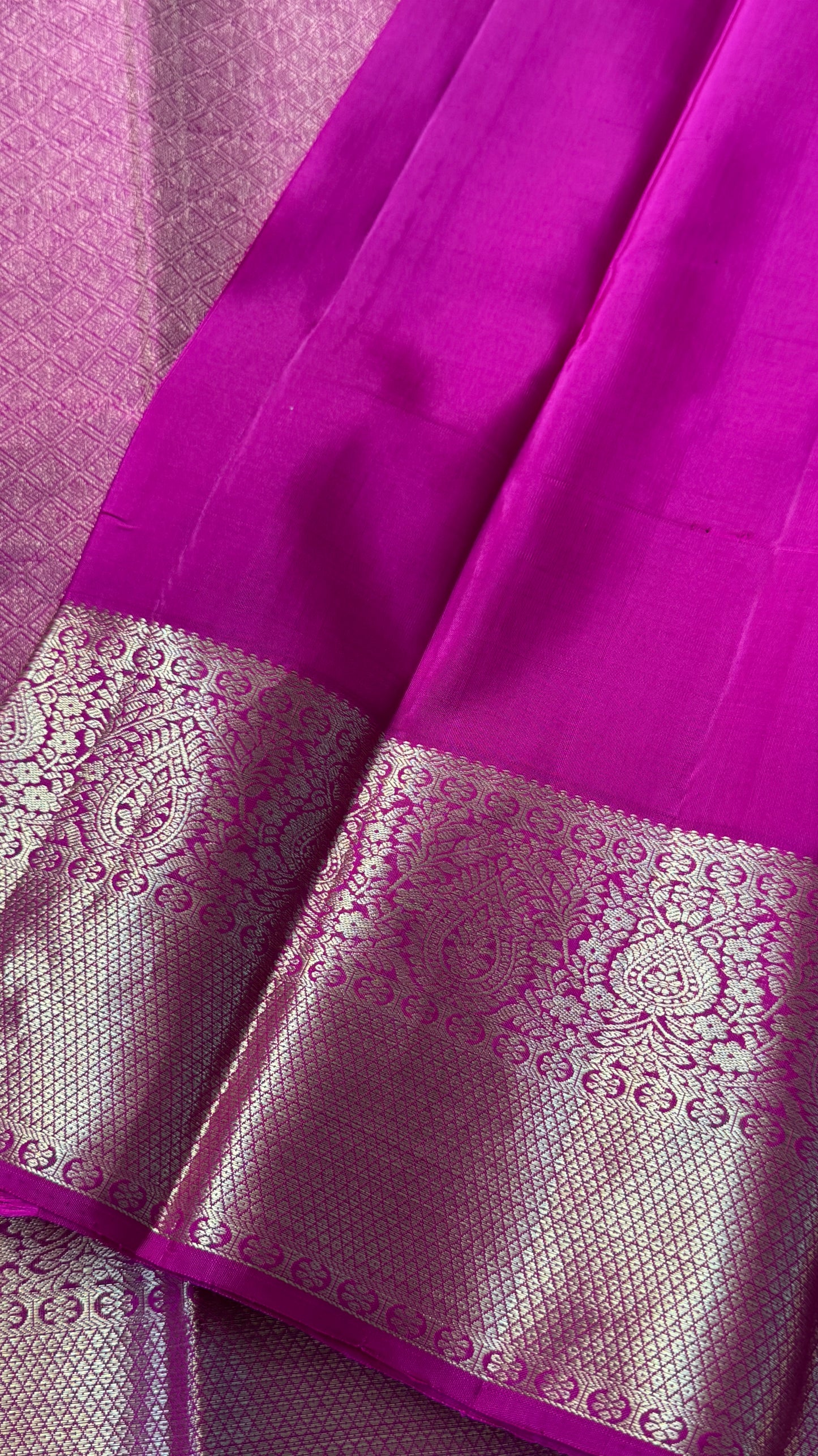 KANJIVARAM PURE SILK HANDLOOM SAREE in Wine and contrast Pink Border and Pallu