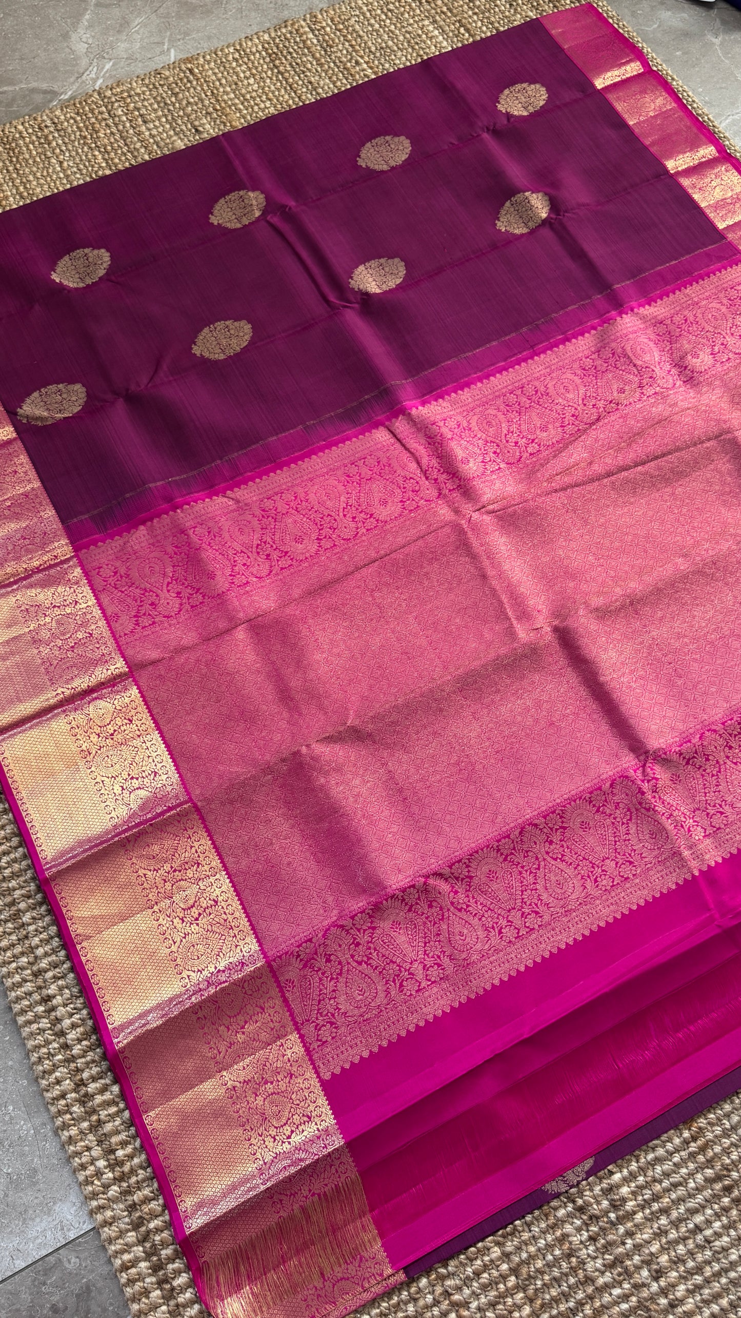 KANJIVARAM PURE SILK HANDLOOM SAREE in Wine and contrast Pink Border and Pallu
