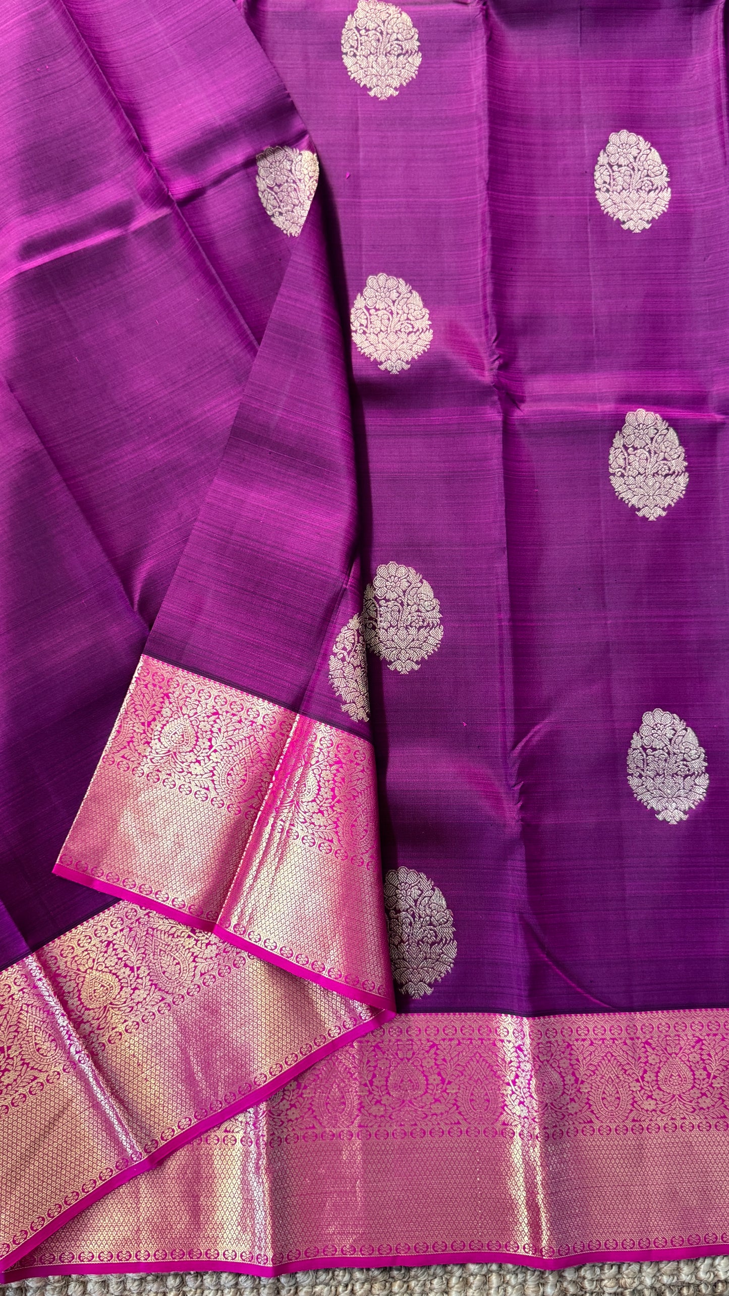 KANJIVARAM PURE SILK HANDLOOM SAREE in Wine and contrast Pink Border and Pallu
