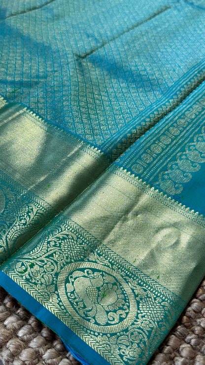 KANJIVARAM PURE SILK HANDLOOM SAREE in Green and contrast Rama Blue border