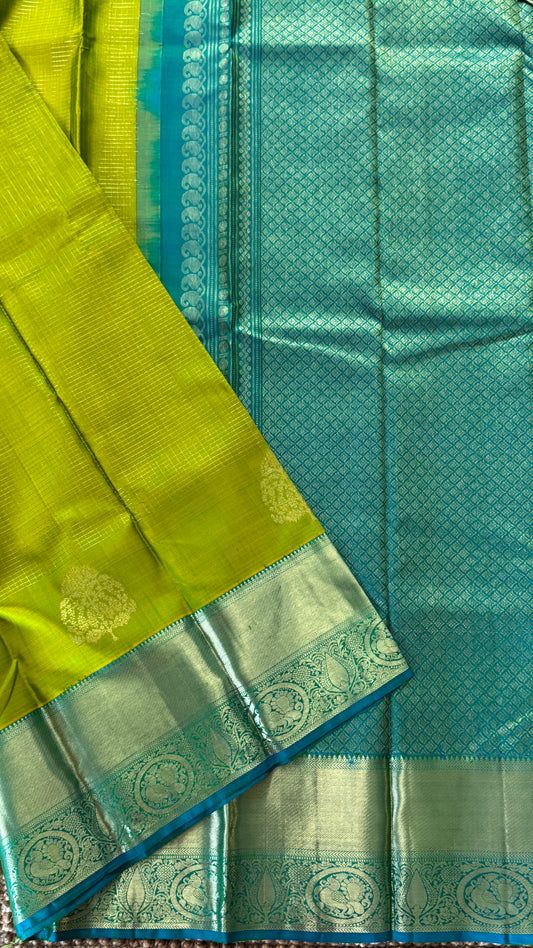 KANJIVARAM PURE SILK HANDLOOM SAREE in Green and contrast Rama Blue border