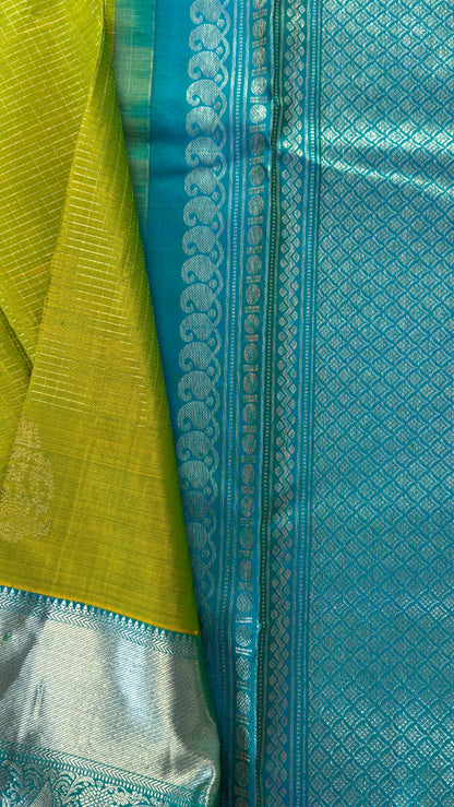 KANJIVARAM PURE SILK HANDLOOM SAREE in Green and contrast Rama Blue border